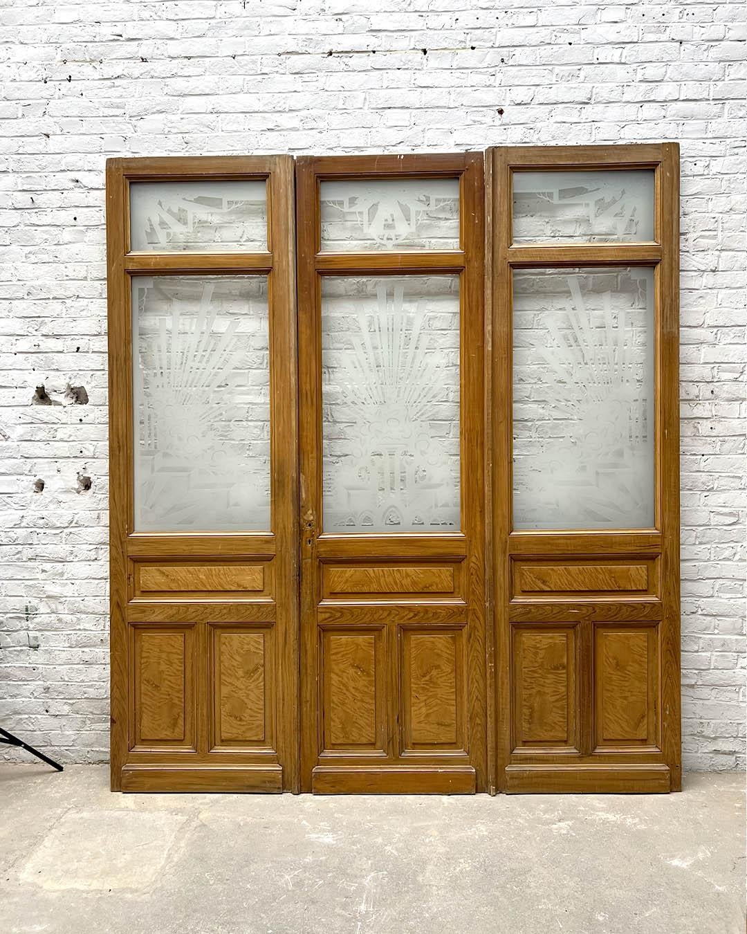 Art Deco Triptych of Etched Glass Doors, France, 1920s For Sale 2