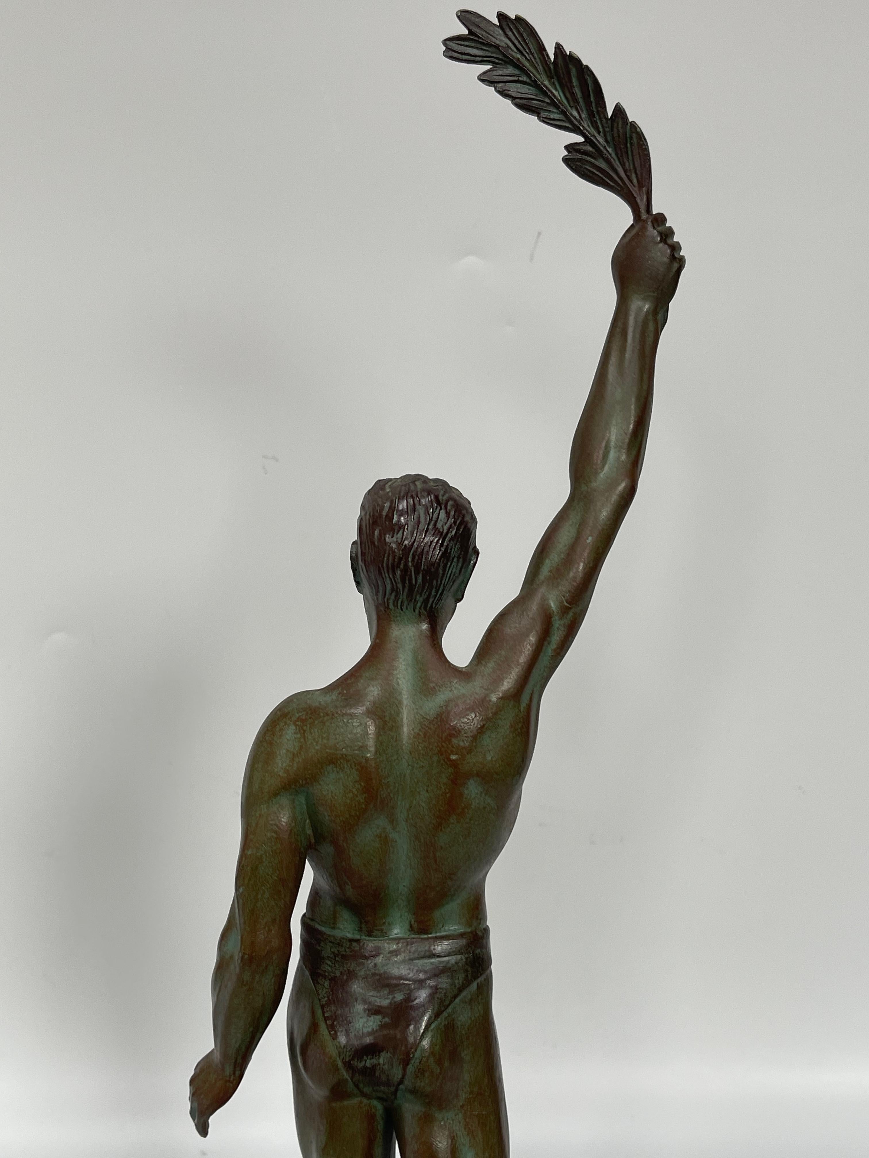Triumph-Skulptur im Art déco-Stil von Elie Mardini im Angebot 3