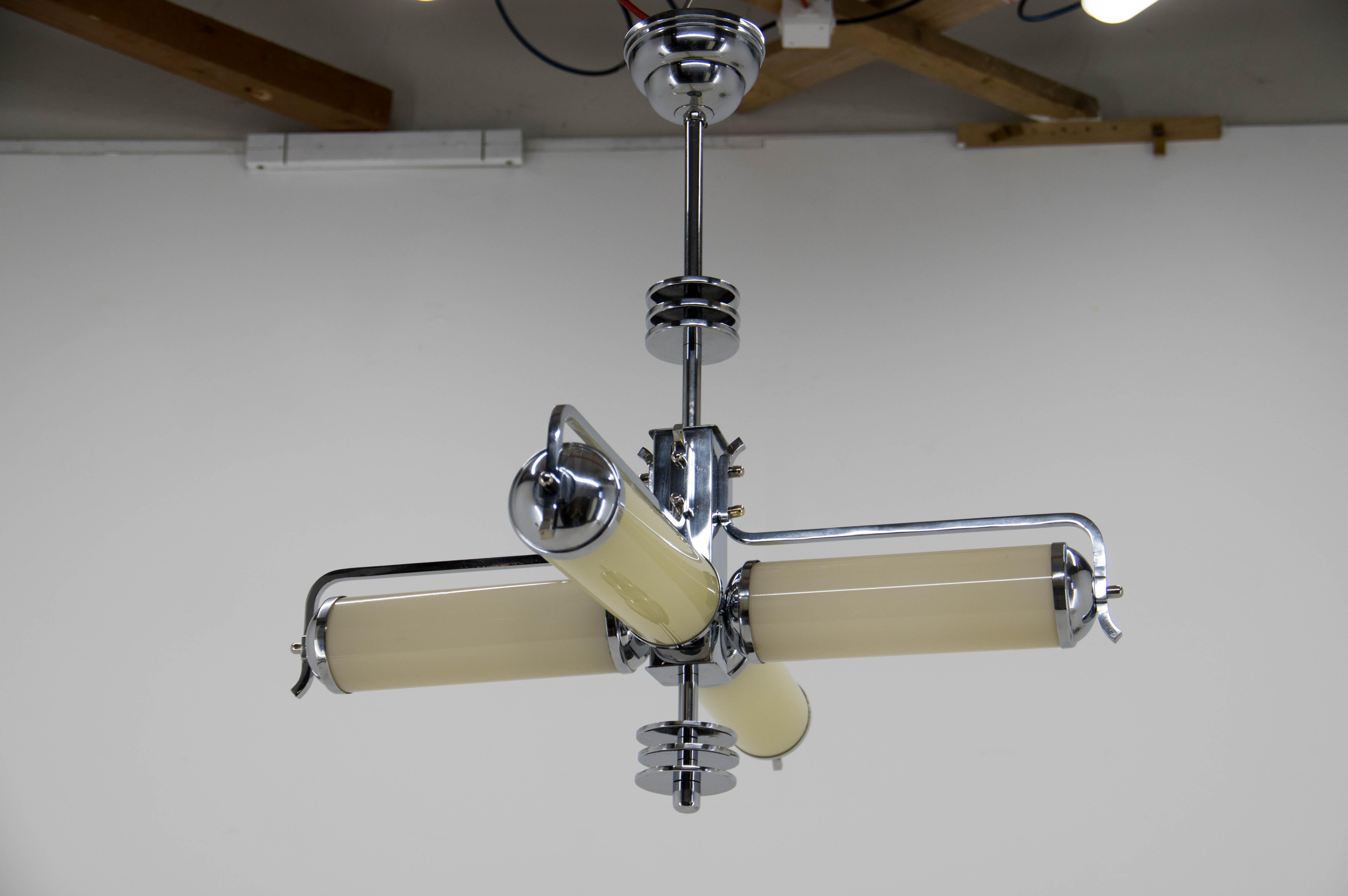 Beautiful rare Art Deco chandelier made of chrome and blown glass.
Original glass shades have two slightly different colors - barely visible.
Professionally restored: chrome polished, rewired: two separate circuits: 2+2x40W, E25-E27 bulbs
US wiring