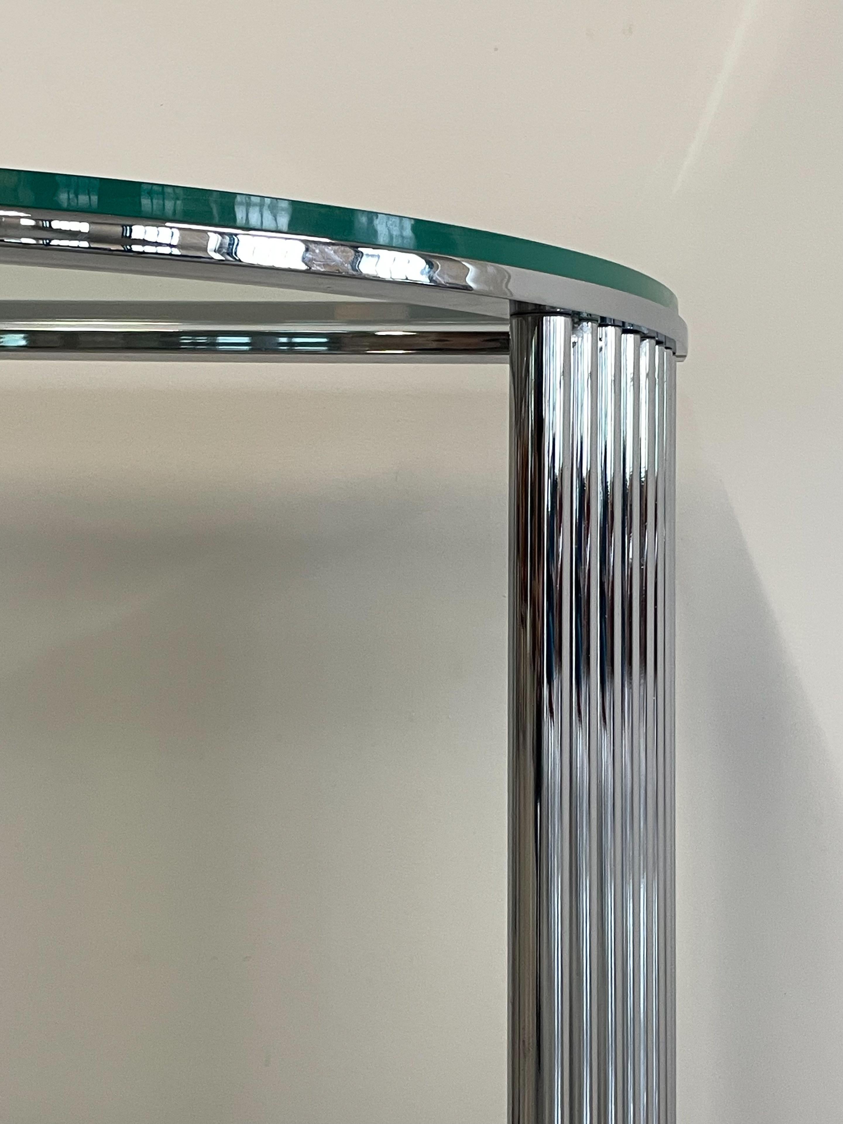 Konsolentisch aus Chromrohr und Glas im Art déco-Stil im Art déco-Stil in der Art von Vermillion LA (Moderne der Mitte des Jahrhunderts) im Angebot