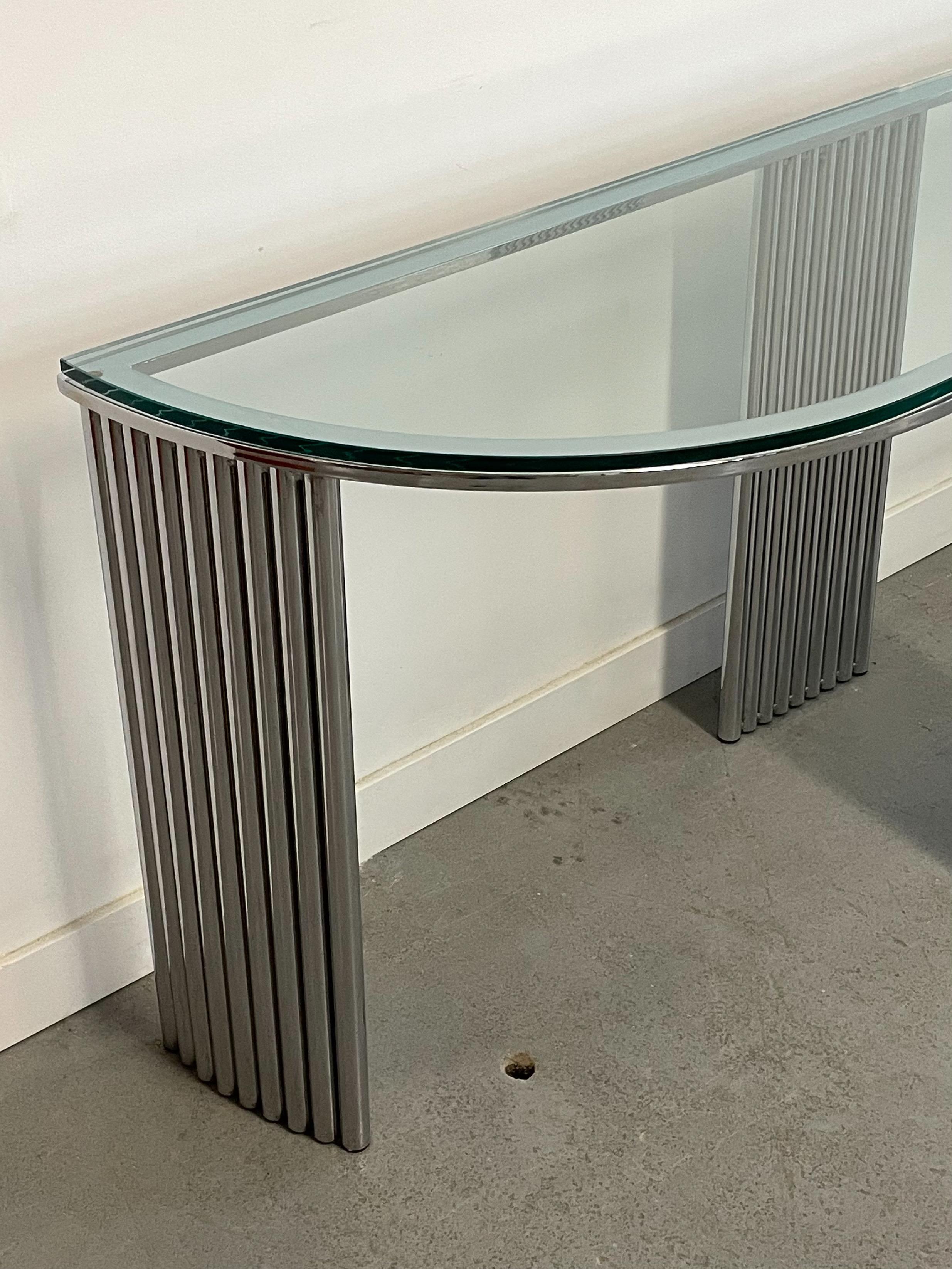 Konsolentisch aus Chromrohr und Glas im Art déco-Stil im Art déco-Stil in der Art von Vermillion LA (amerikanisch) im Angebot