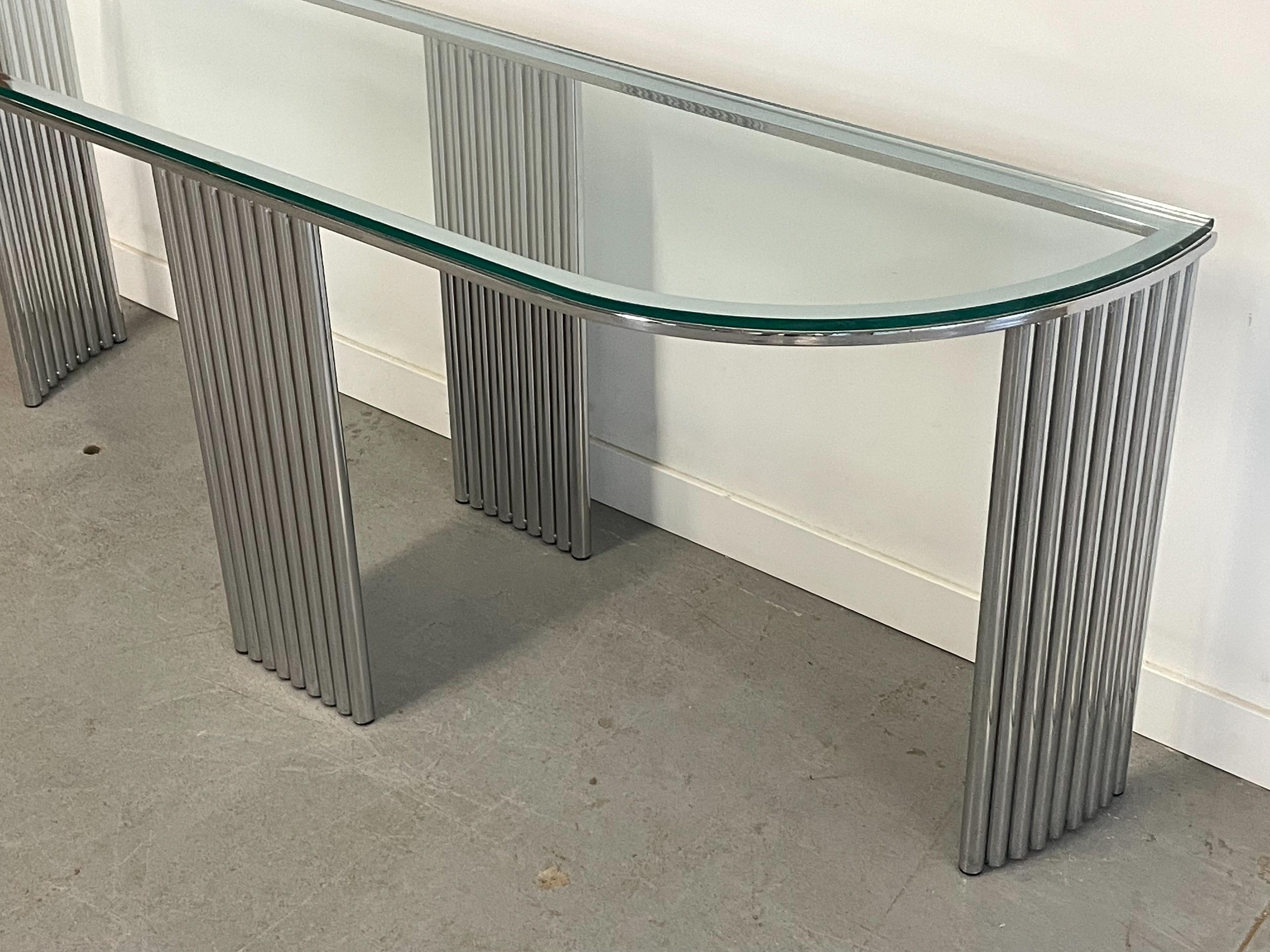 Konsolentisch aus Chromrohr und Glas im Art déco-Stil im Art déco-Stil in der Art von Vermillion LA (Metallarbeit) im Angebot