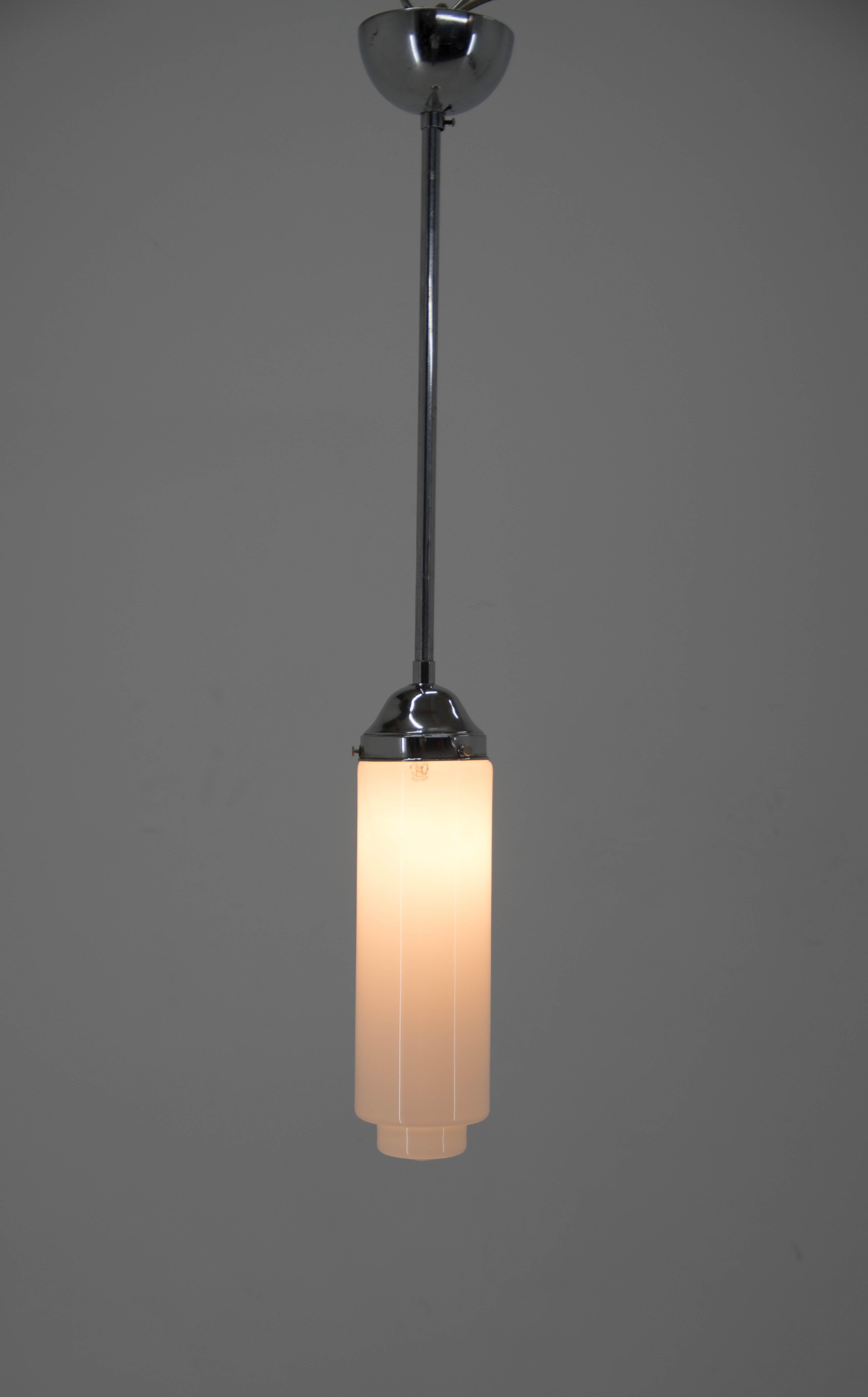 Simple and elegant Art Deco pendant from 1930s.
Chrome with minimum age patina polished.
Opaline glass tubular shade marked DEPOSES. Height of shade: 28cm
Central rod can be shortened on request. Total height including glass: 75cm
Rewired: