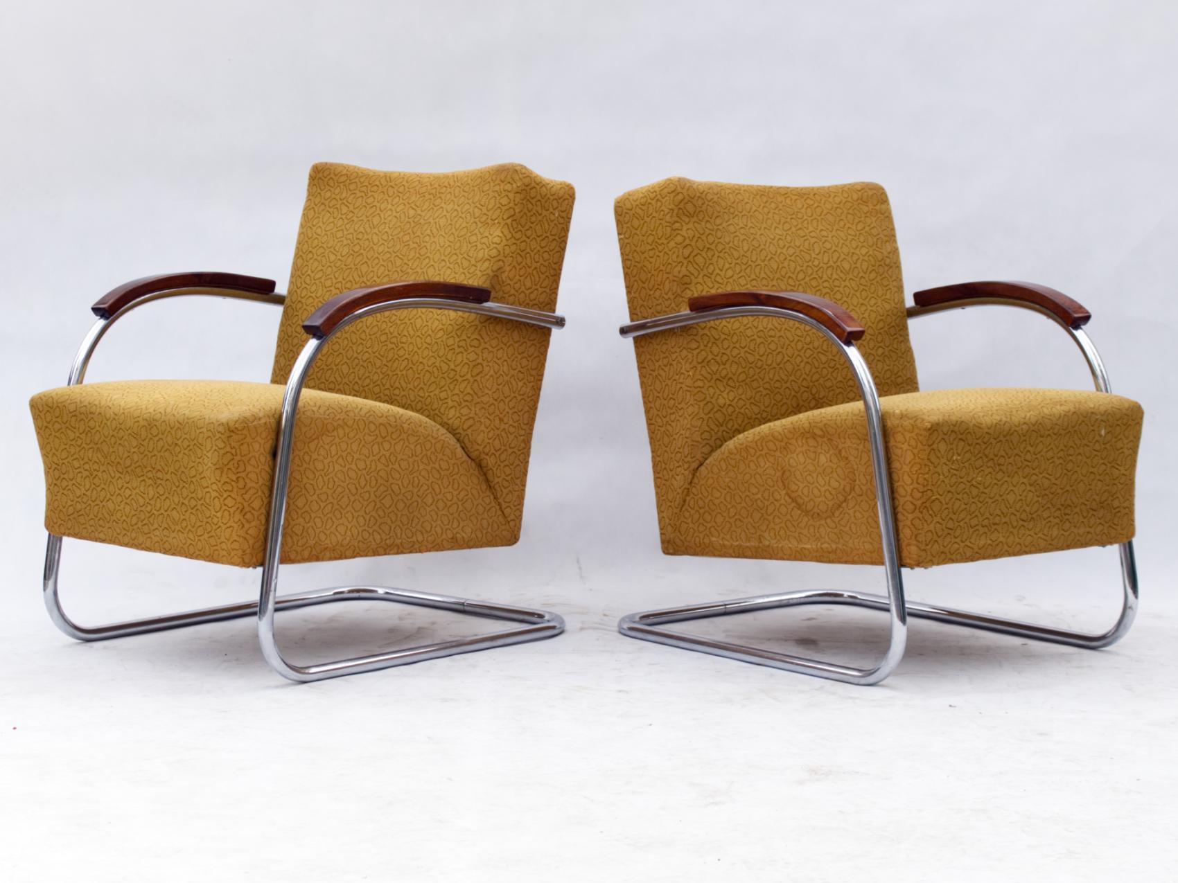 These Bauhaus armchair were produced in the 1930s by Mücke & Melder Czechoslovakia. Upholstery and nickel-plated tubular steel construction in good original condition.
 