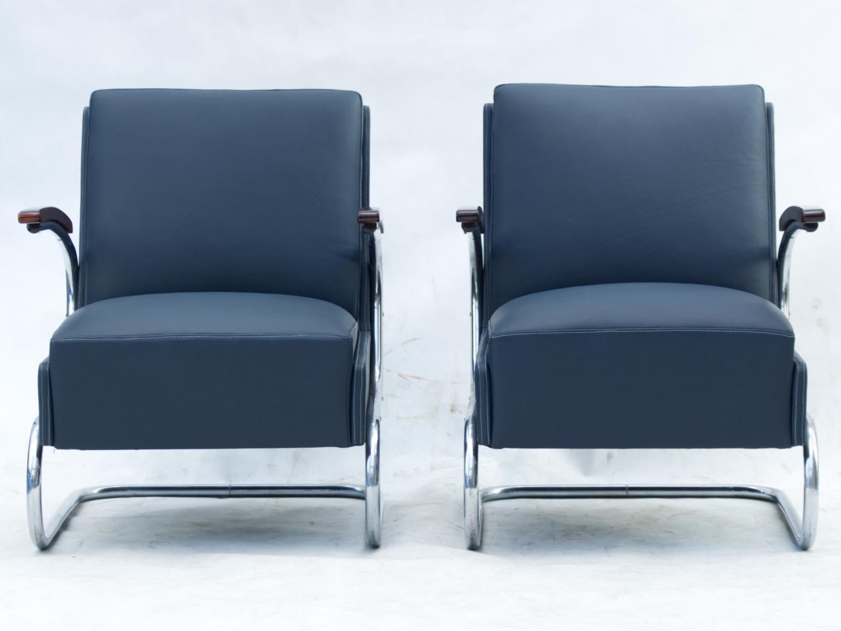 Armchairs model Fn 24 by Mücke & Melder, Czechoslovakia, circa 1930s Bauhaus period. New blue natural cow leather upholstery. Nickel-plated tubular steel construction is in a good original condition. 3 pieces available.
Price for 2 pieces.

   