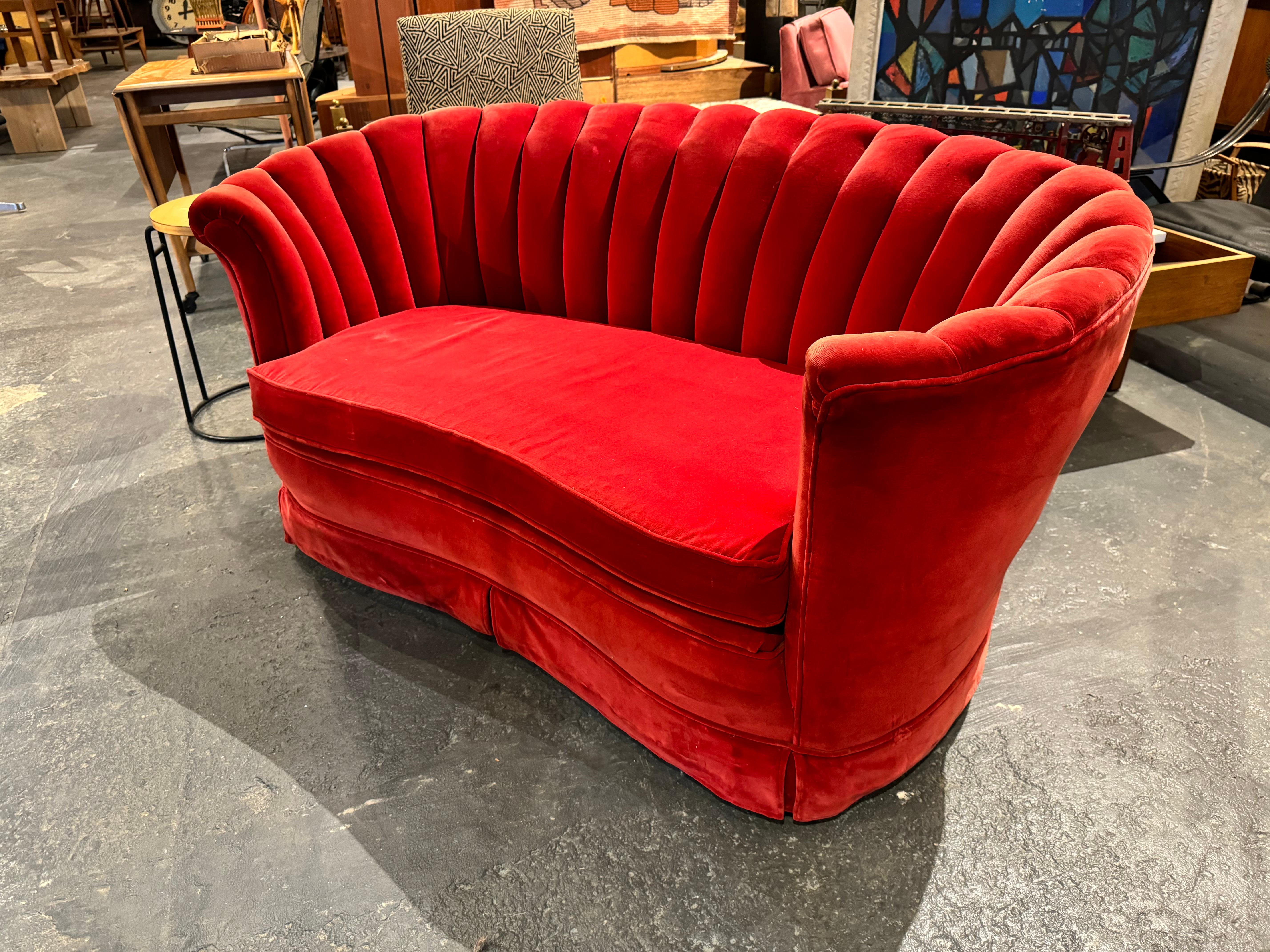 Art Deco Tufted Curved Shell Sette / Denmark.. Retains original fuchsia pink velvet upholstery..Amazing color nice original condition,, could use a good cleaning.. interior foam hardening on seat.. Hand delivery avail to New York City or anywhere en