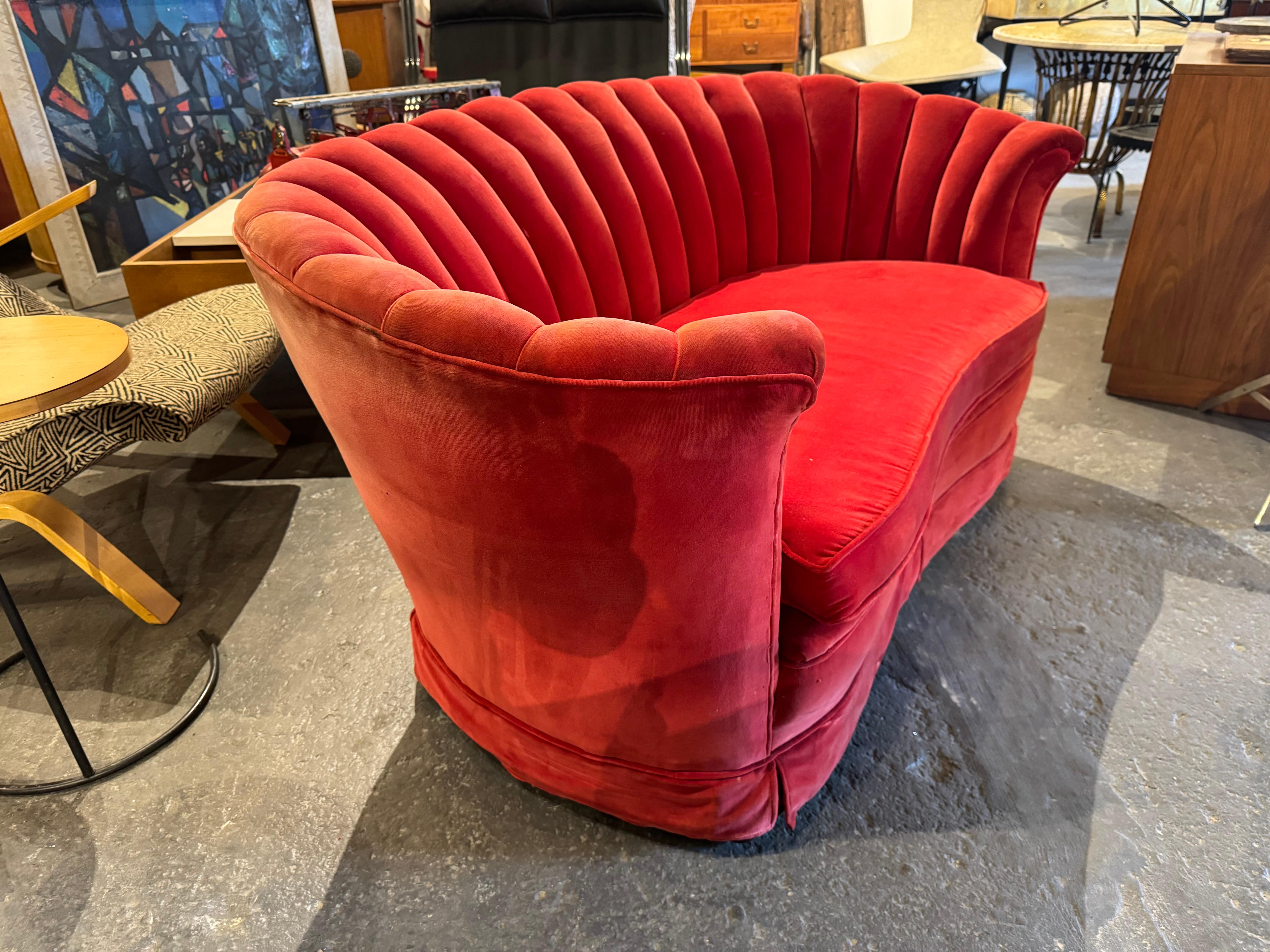 Art Deco Tufted Curved Shell Settee' .. fuchsia pink velvet / Denmark 1
