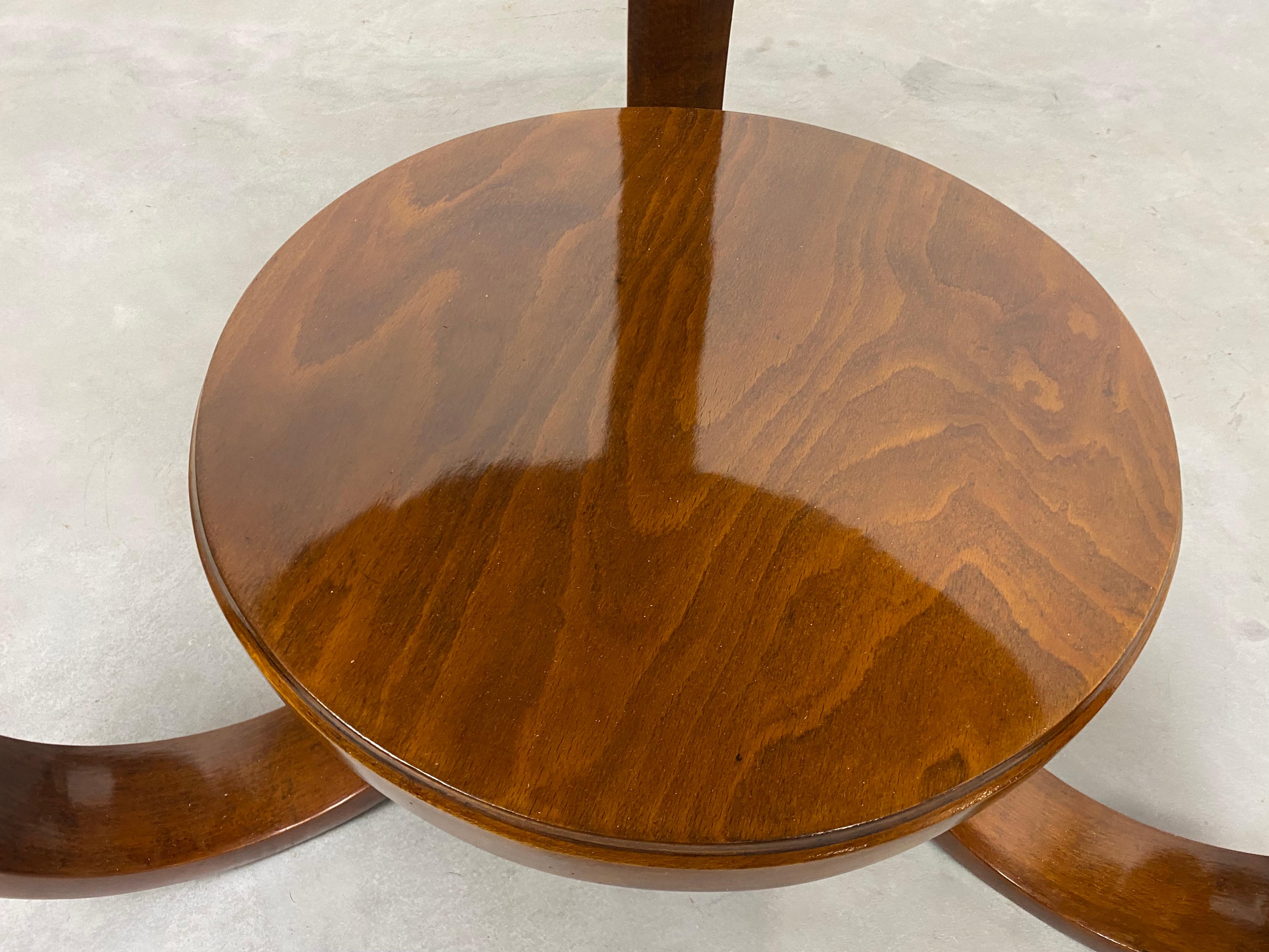 Table basse Tulip n°301 de Thonet Debrecen Excellent état - En vente à Banská Štiavnica, SK