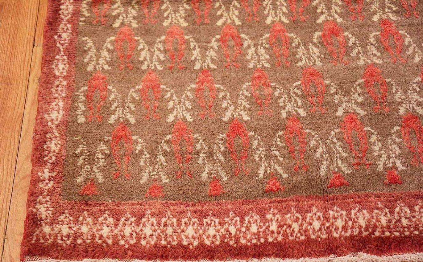 Art Deco Turkish rug, 4 ft 3 in x 3 ft 10 in (1.3 m x 1.17 m). Circa 1930's
Overall very good condition with good pile throughout. Sides and ends complete and original and the rug is clean / floor ready.