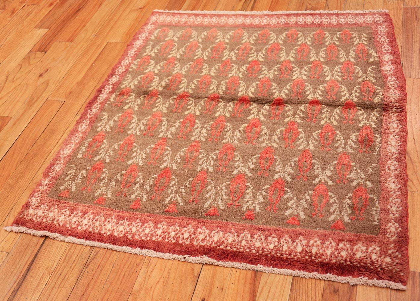 Wool Vintage Art Deco Turkish Rug. Size: 3 ft 10 in x 4 ft 3 in (1.17 m x 1.3 m)