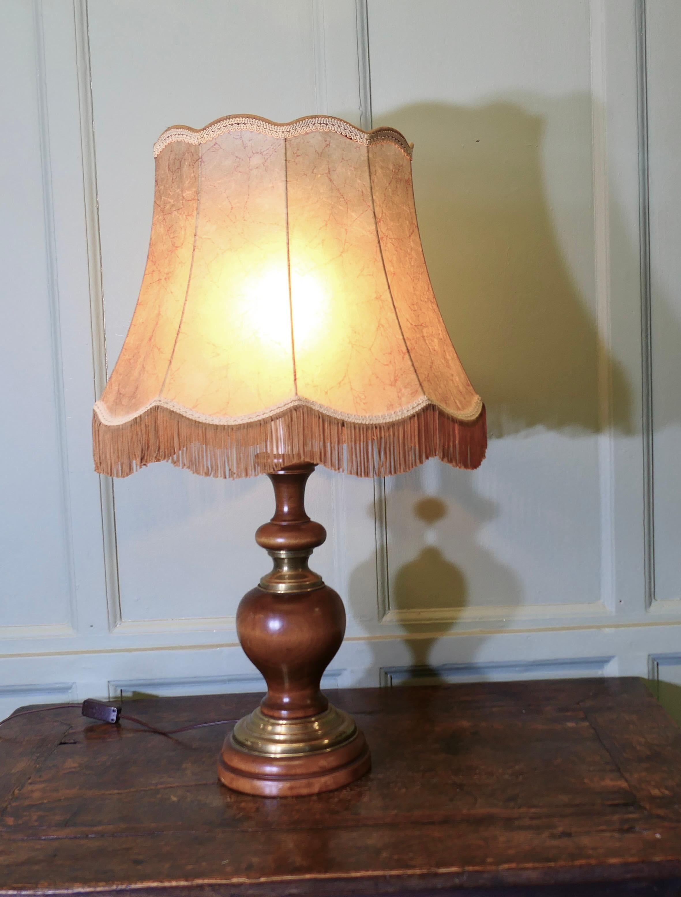 Mid-20th Century Art Deco Turned Walnut and Brass Table Lamp For Sale