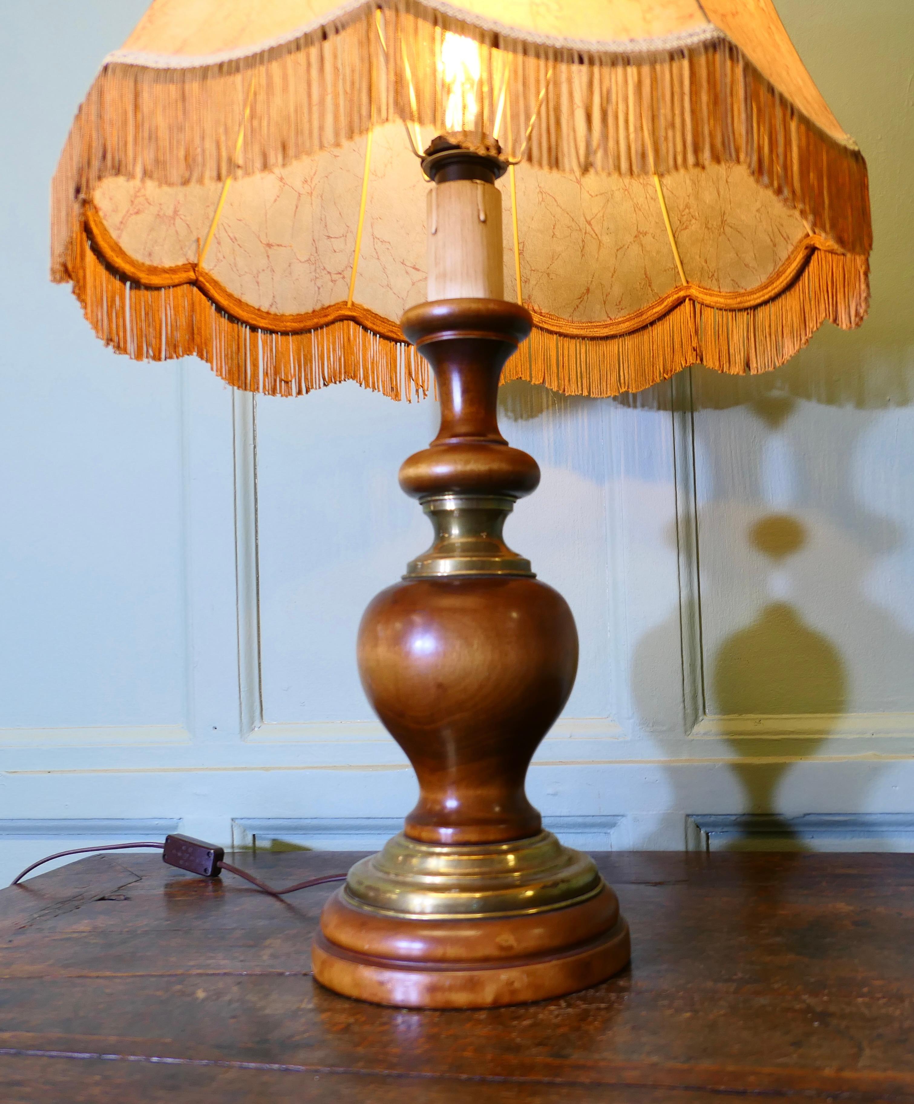 Art Deco Turned Walnut and Brass Table Lamp For Sale 2