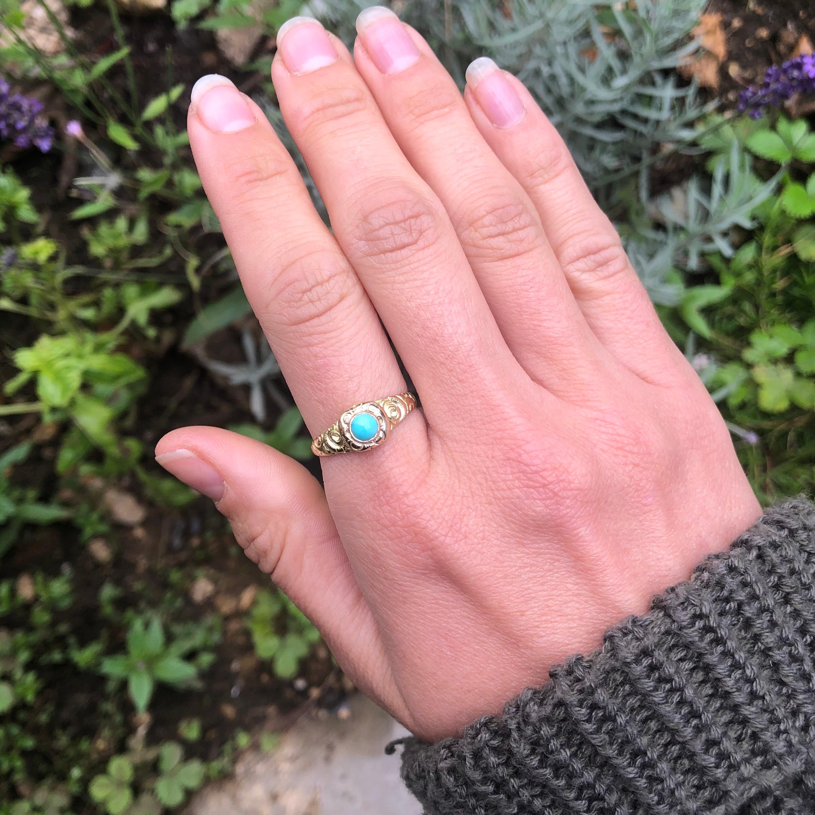 Art Deco Turquoise and 18 Carat Gold Ring In Good Condition For Sale In Chipping Campden, GB