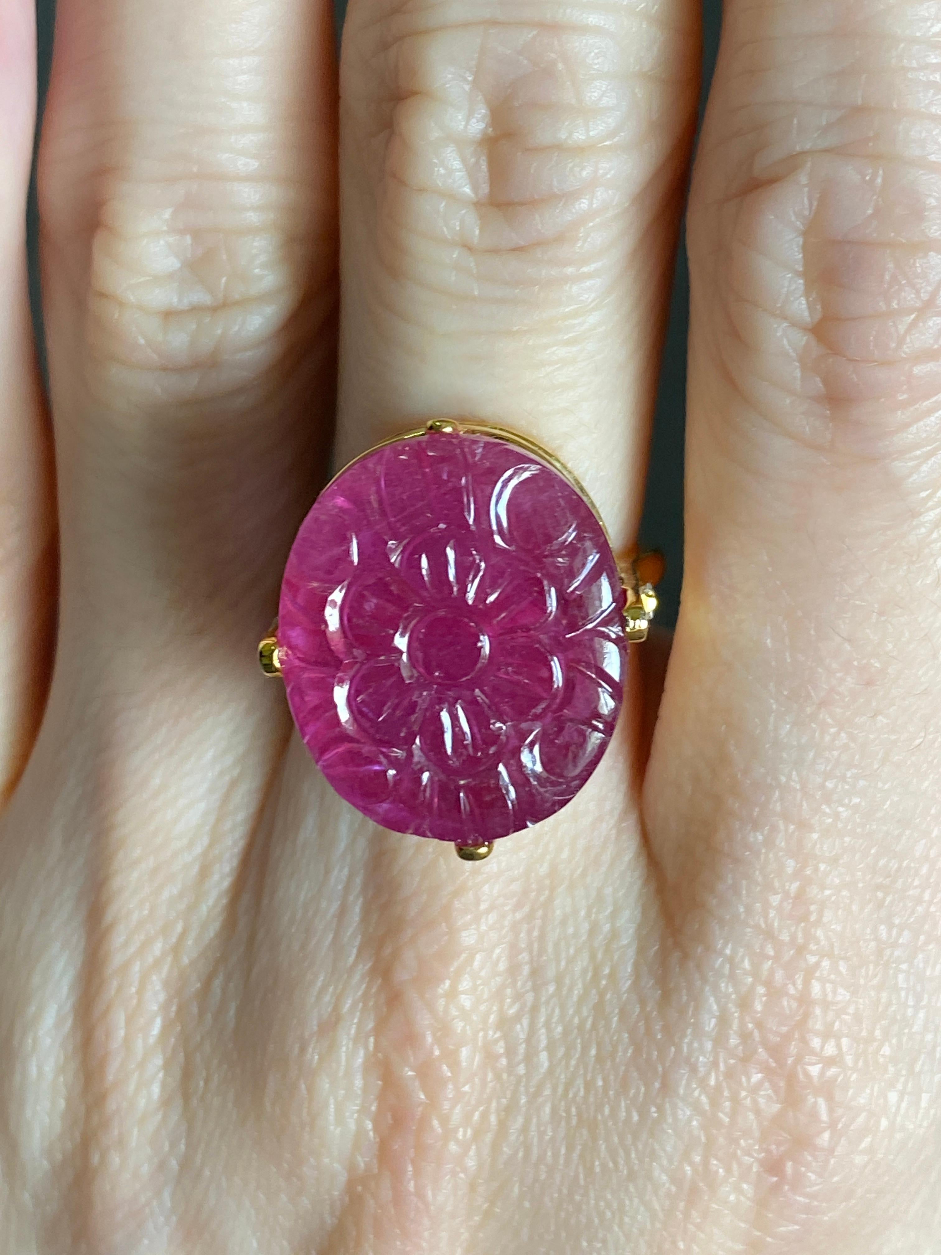 Art-Deco Tutti Frutti 20.93 Carat Ruby and Green Garnet Cocktail Ring  For Sale 5