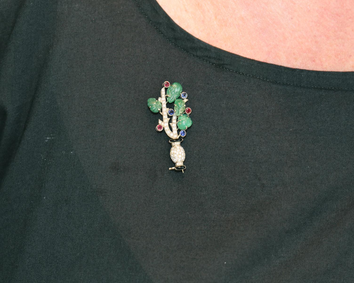 Art Deco Tutti Frutti Diamonds Emerald Rubies Sapphires Onyx Flower Brooch Boxed For Sale 6