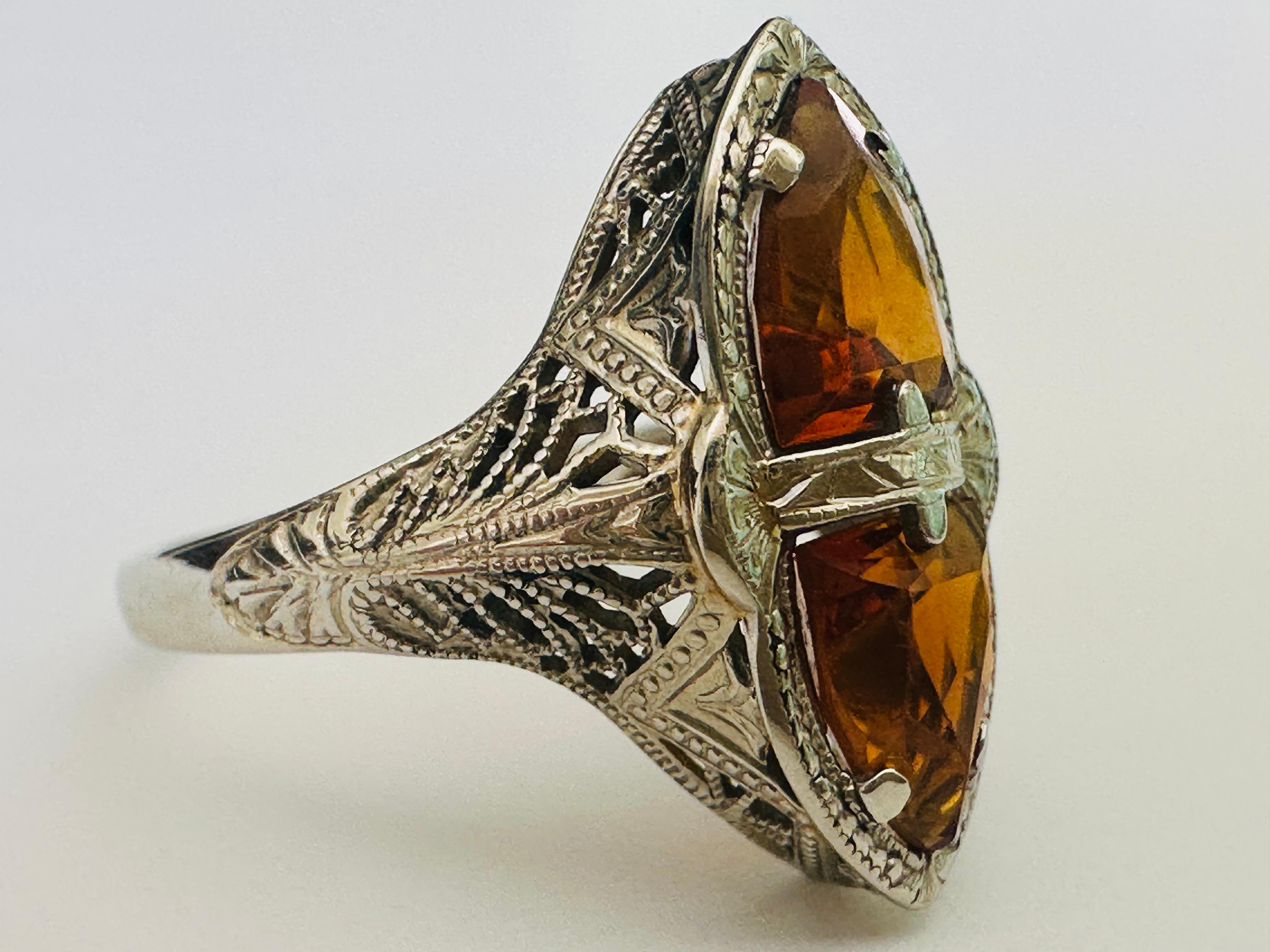 Bague cocktail art déco à deux citrines orange naturelles et filigrane en vente 1