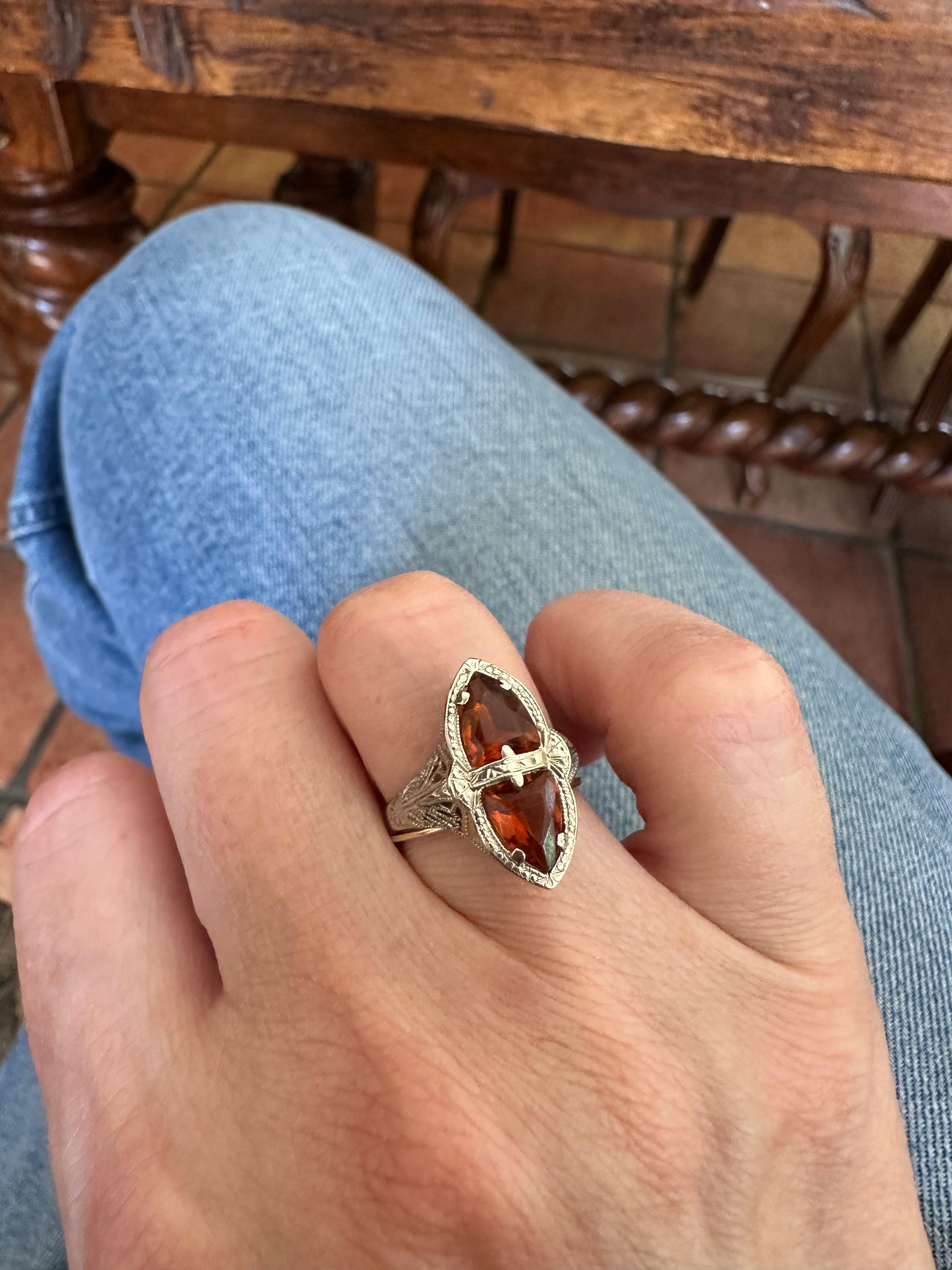 Bague cocktail art déco à deux citrines orange naturelles et filigrane en vente 3