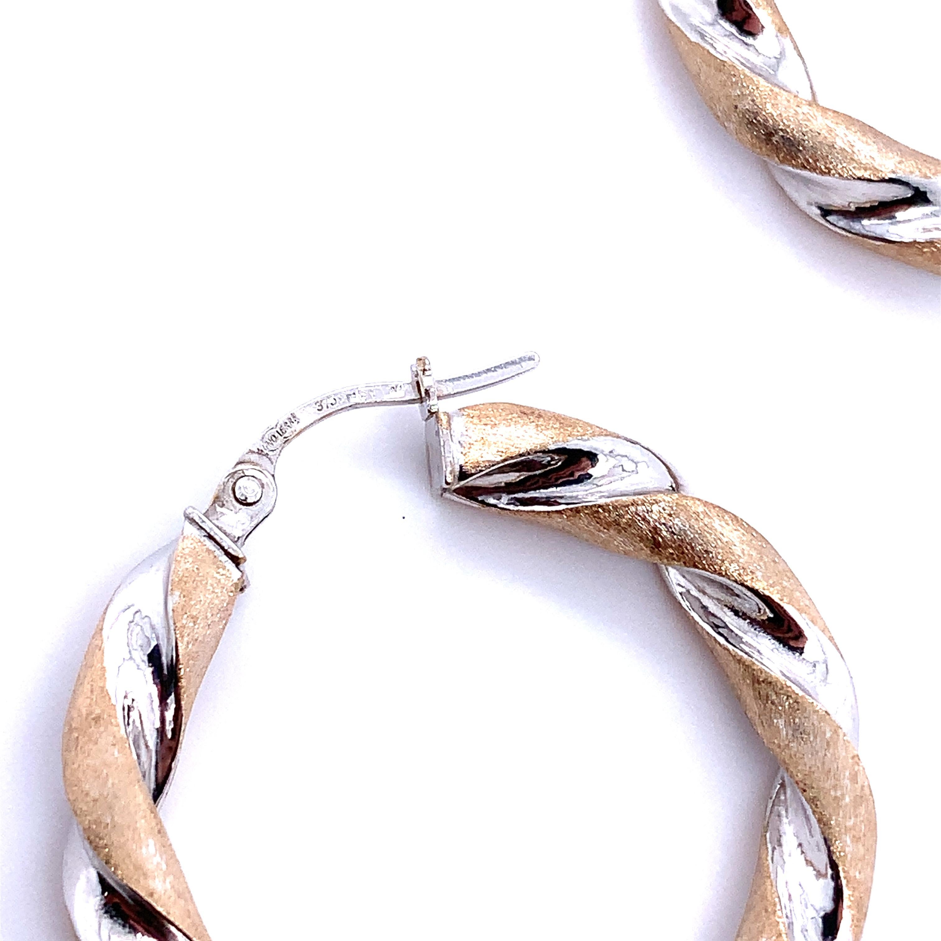Art deco twist hoop earrings white and yellow gold matte finish For Sale 1