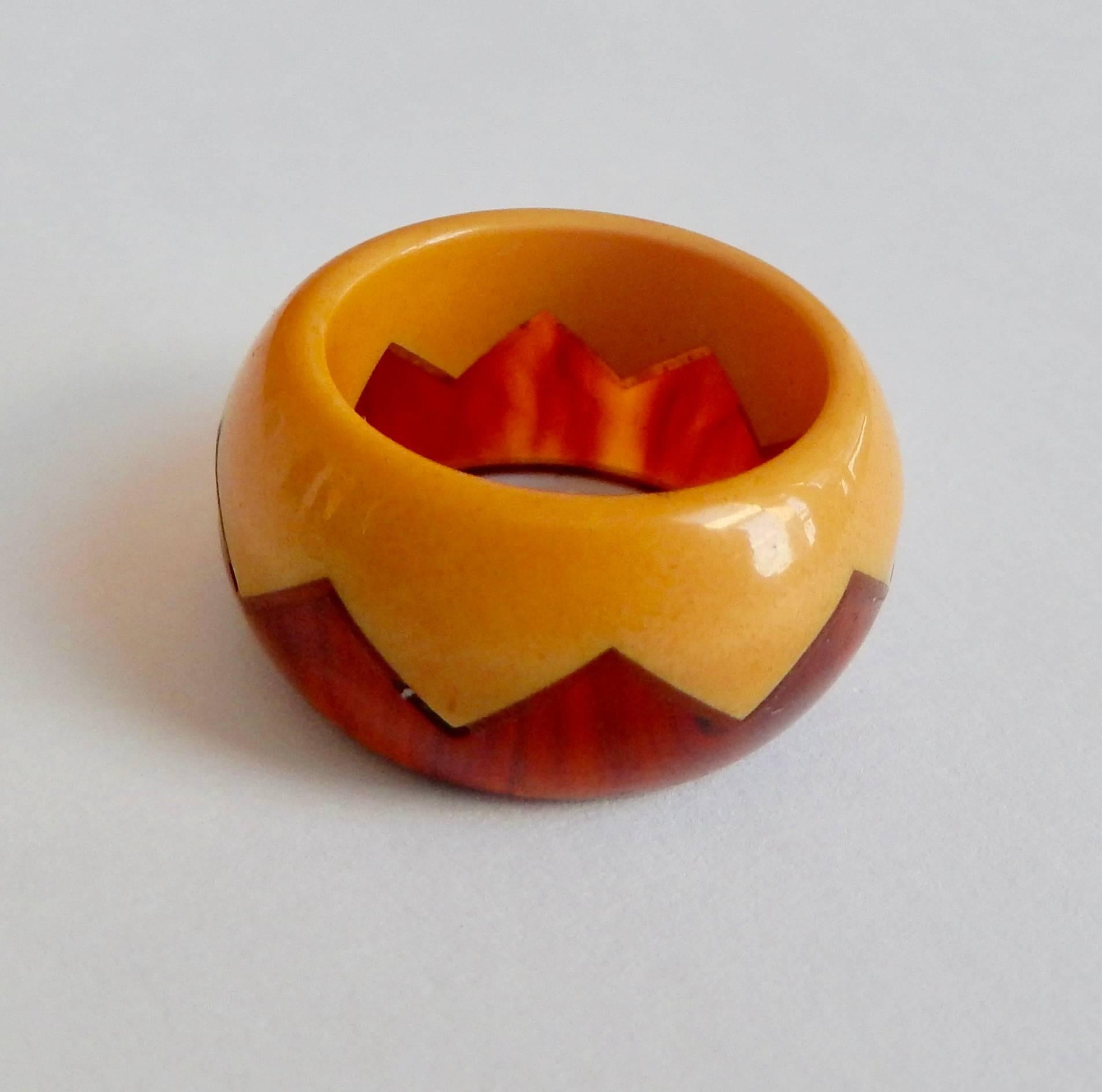 Art Deco Two-Color Geometric Bakelite Ring For Sale 1