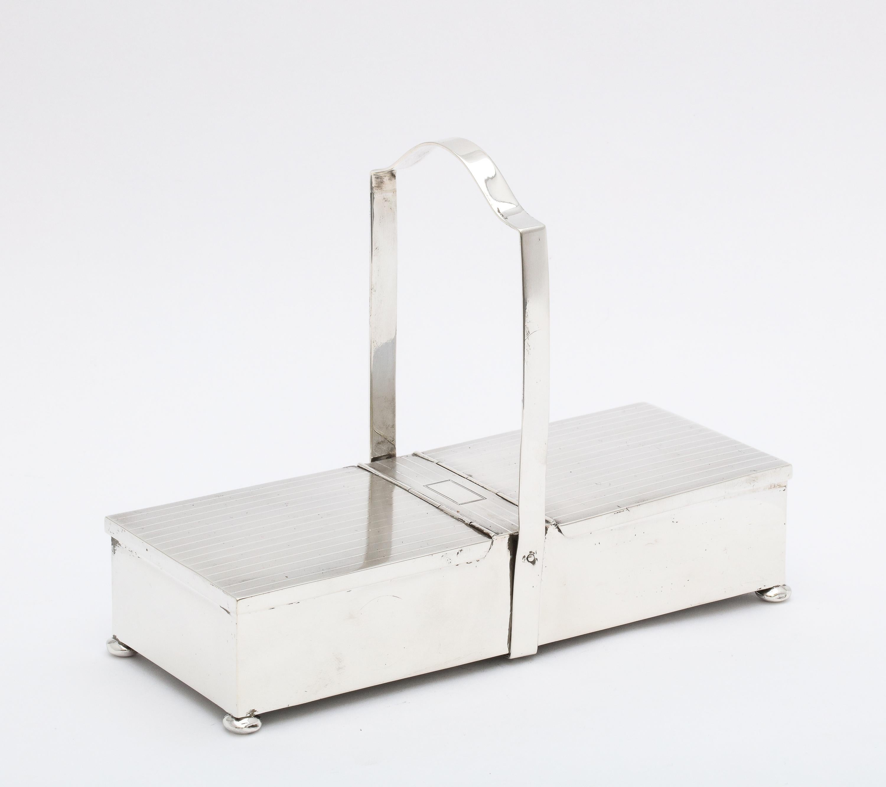  Art Deco Zwei-Fach-Sterling-Silber-Fuß-Tisch-Box mit Scharnier-Deckel   im Angebot 3
