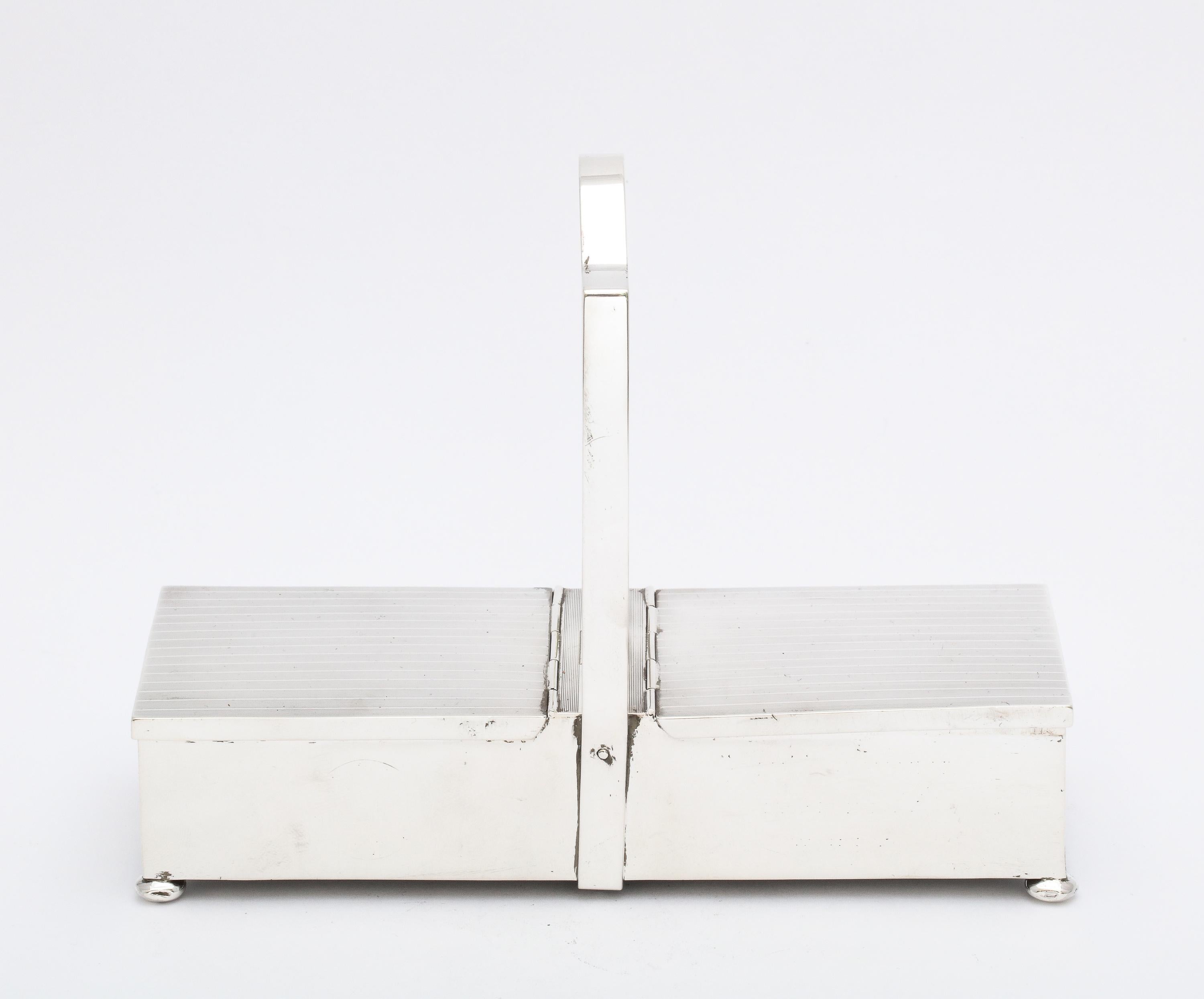  Art Deco Zwei-Fach-Sterling-Silber-Fuß-Tisch-Box mit Scharnier-Deckel   im Angebot 2