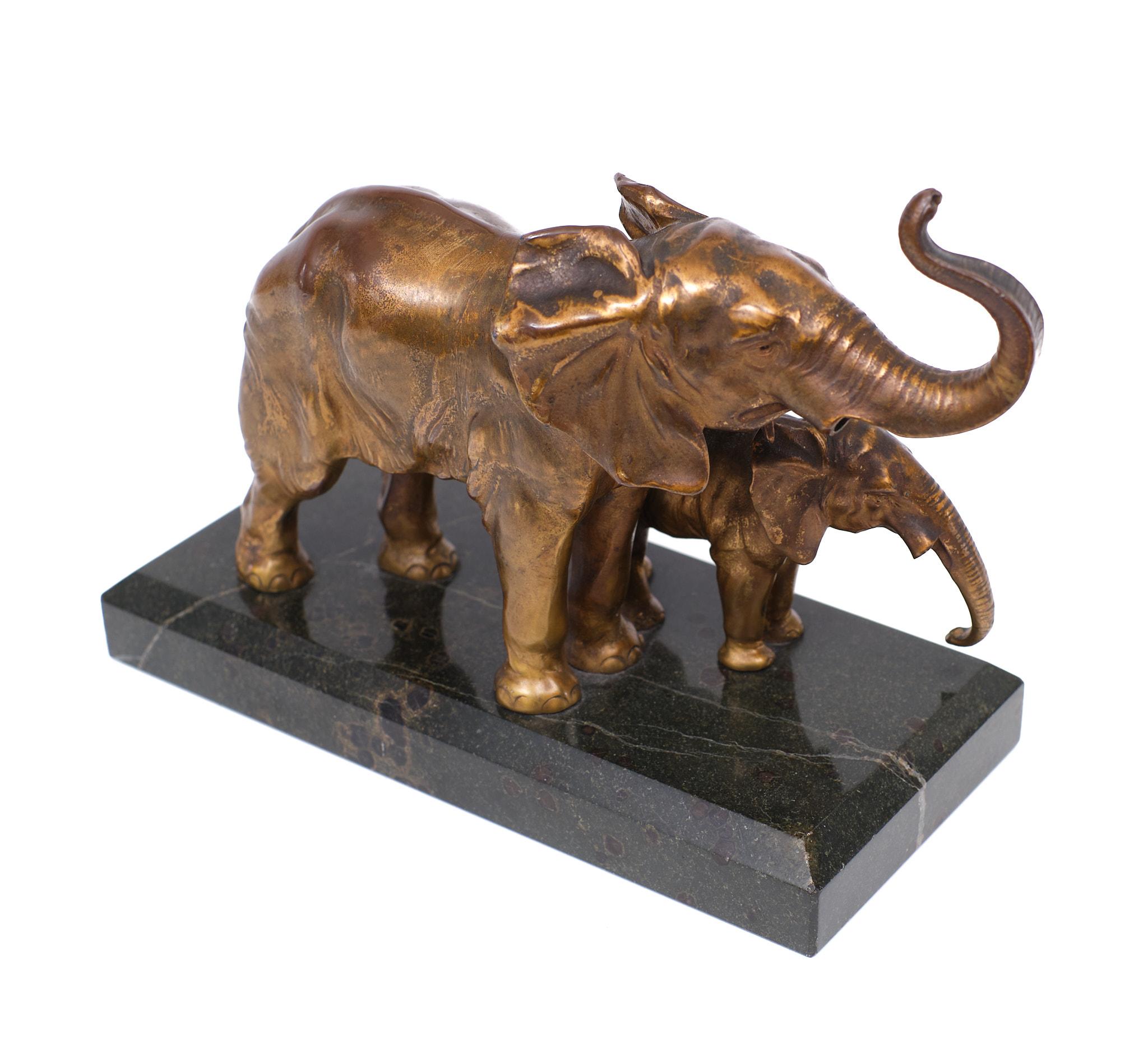 Early 20th Century Art Deco Two Elephants Black Marble Base 1925 France  For Sale