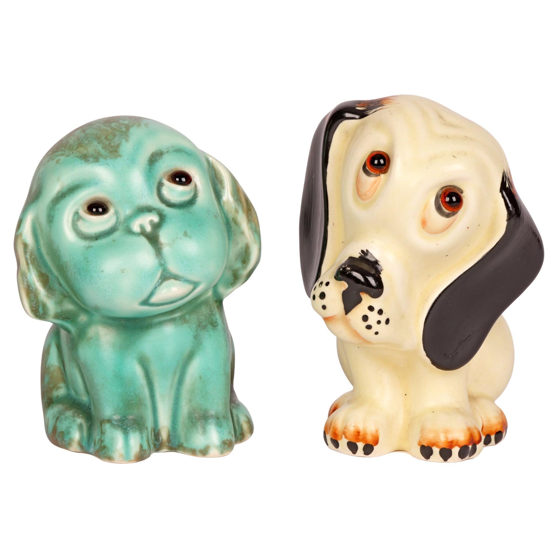Deux figurines de chiens à yeux en verre de poterie anglaise Art Déco