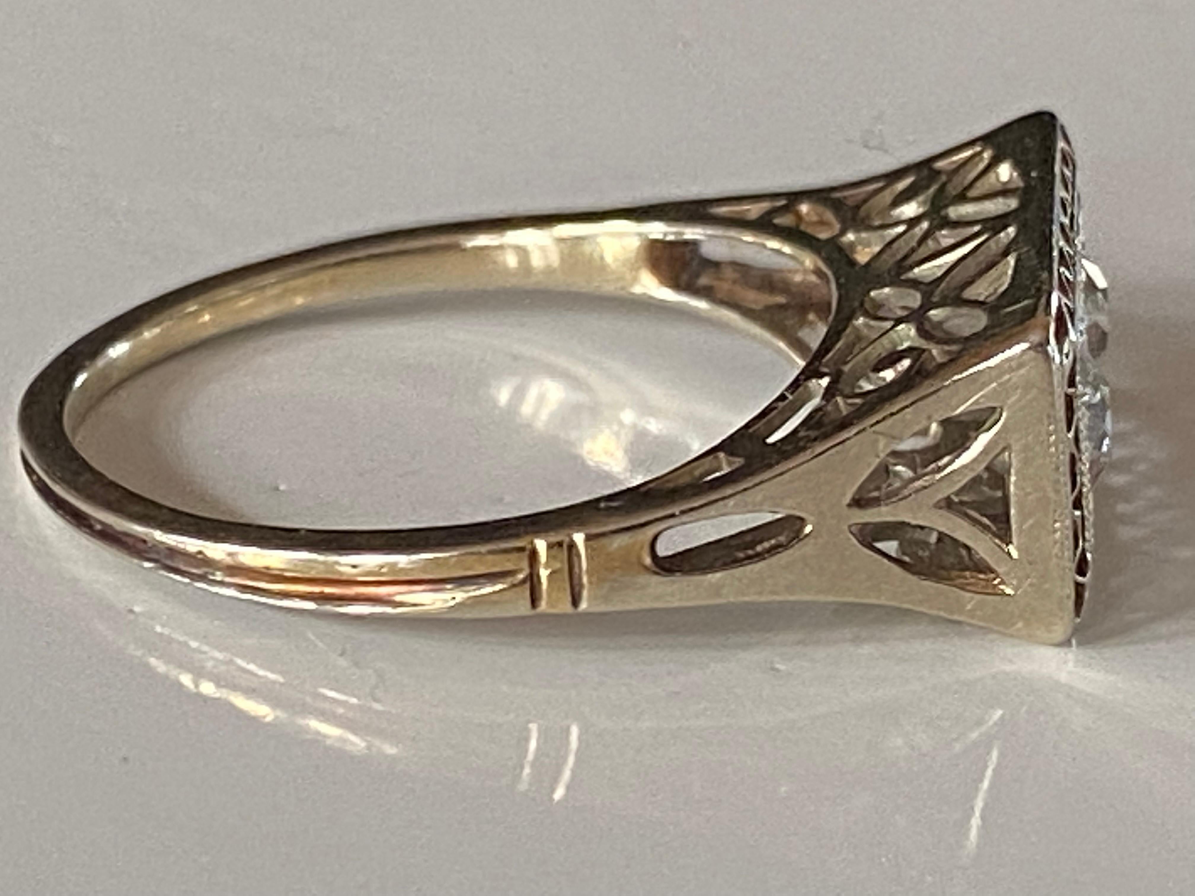 Art Deco Two-Stone Diamond and Filigree Ring  In Good Condition For Sale In Denver, CO