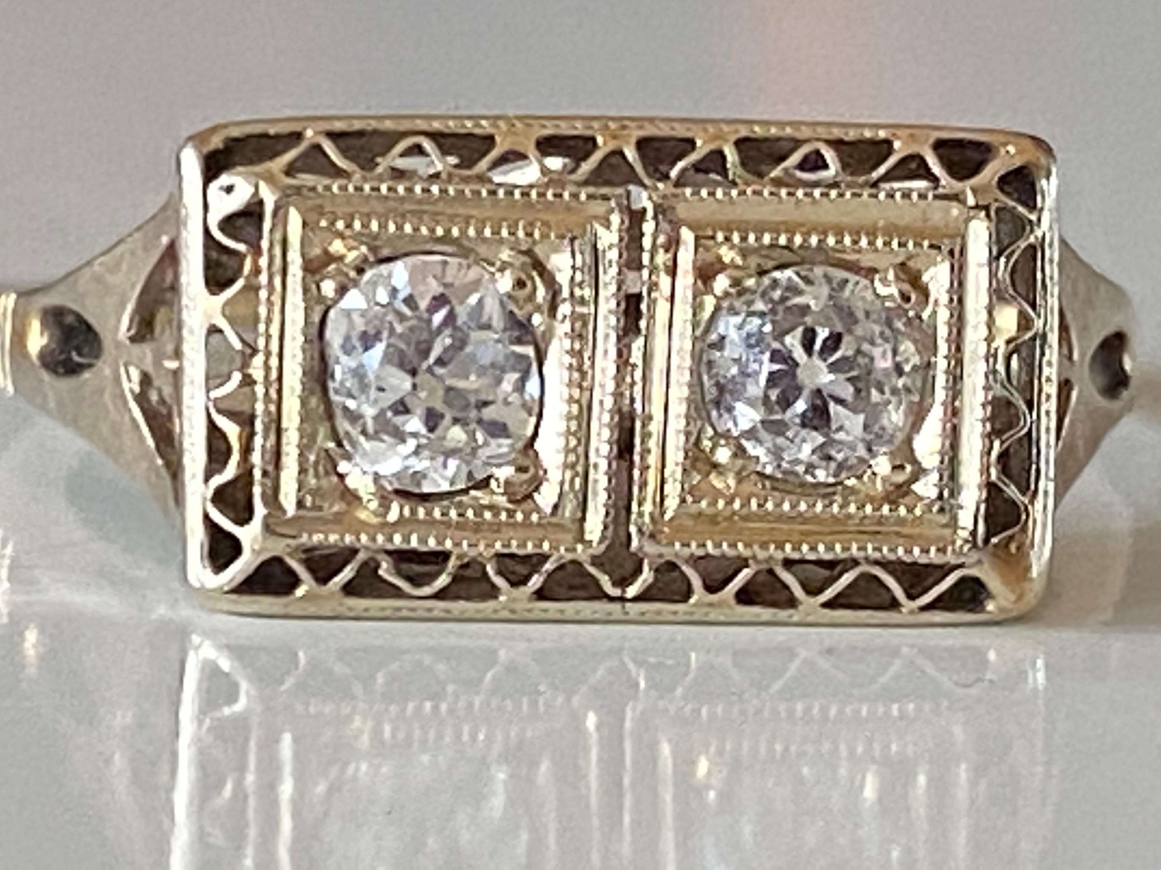 Art Deco Two-Stone Diamond and Filigree Ring  For Sale 4