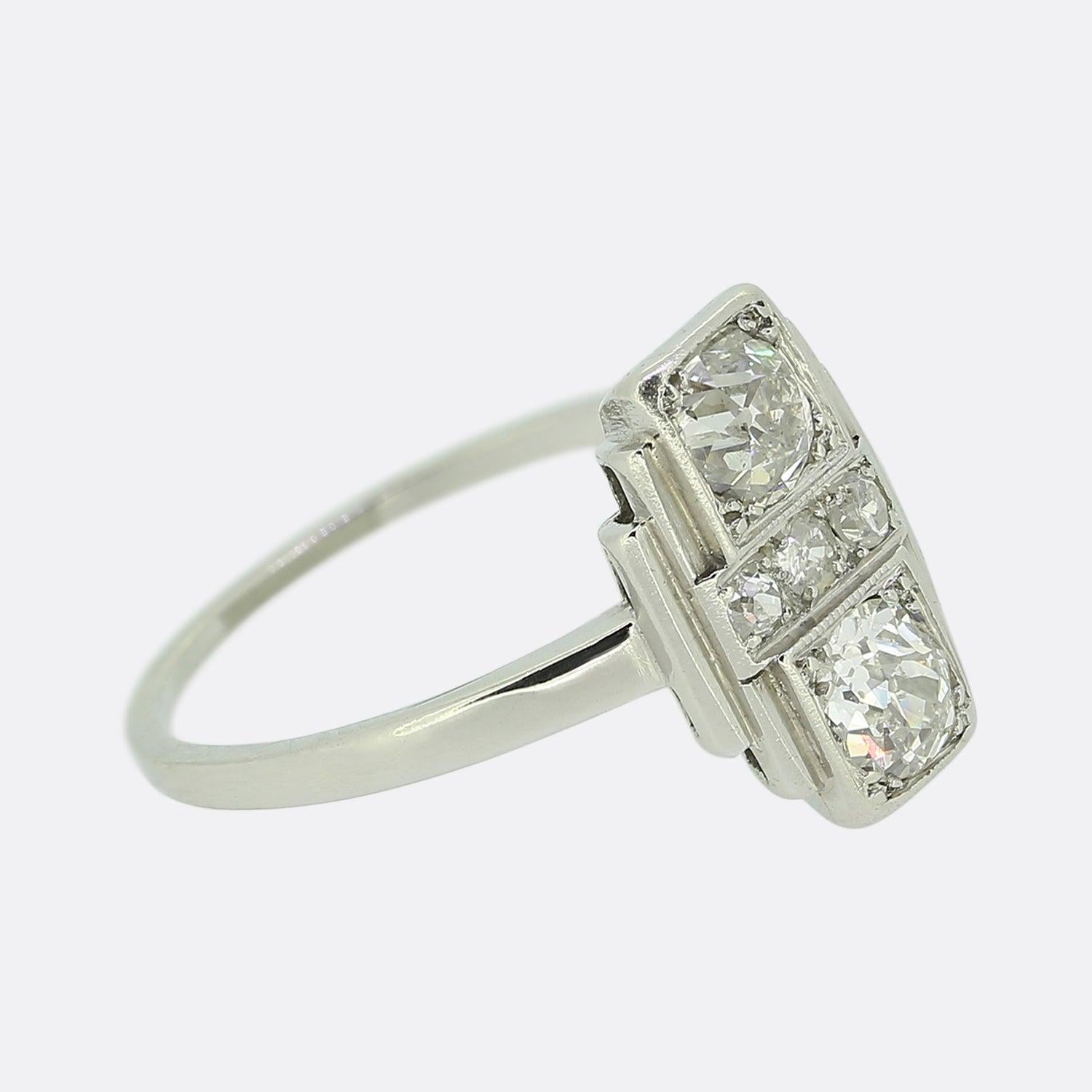 Taglio antico europeo Anello a due pietre con diamante A. Stone in stile Art Déco in vendita