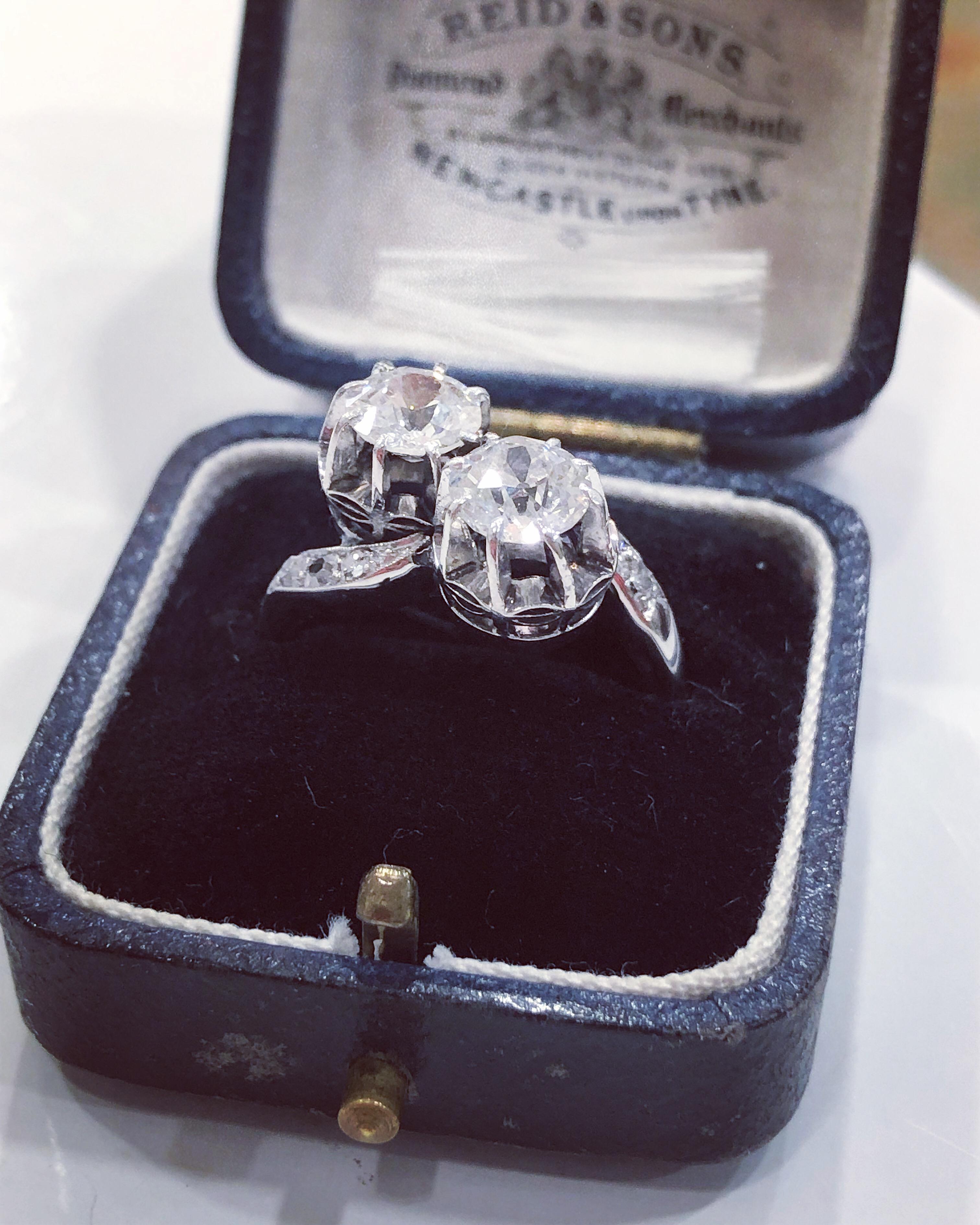 Art Deco Two-Stone Diamond Twist Ring, circa 1920s In Good Condition For Sale In London, GB