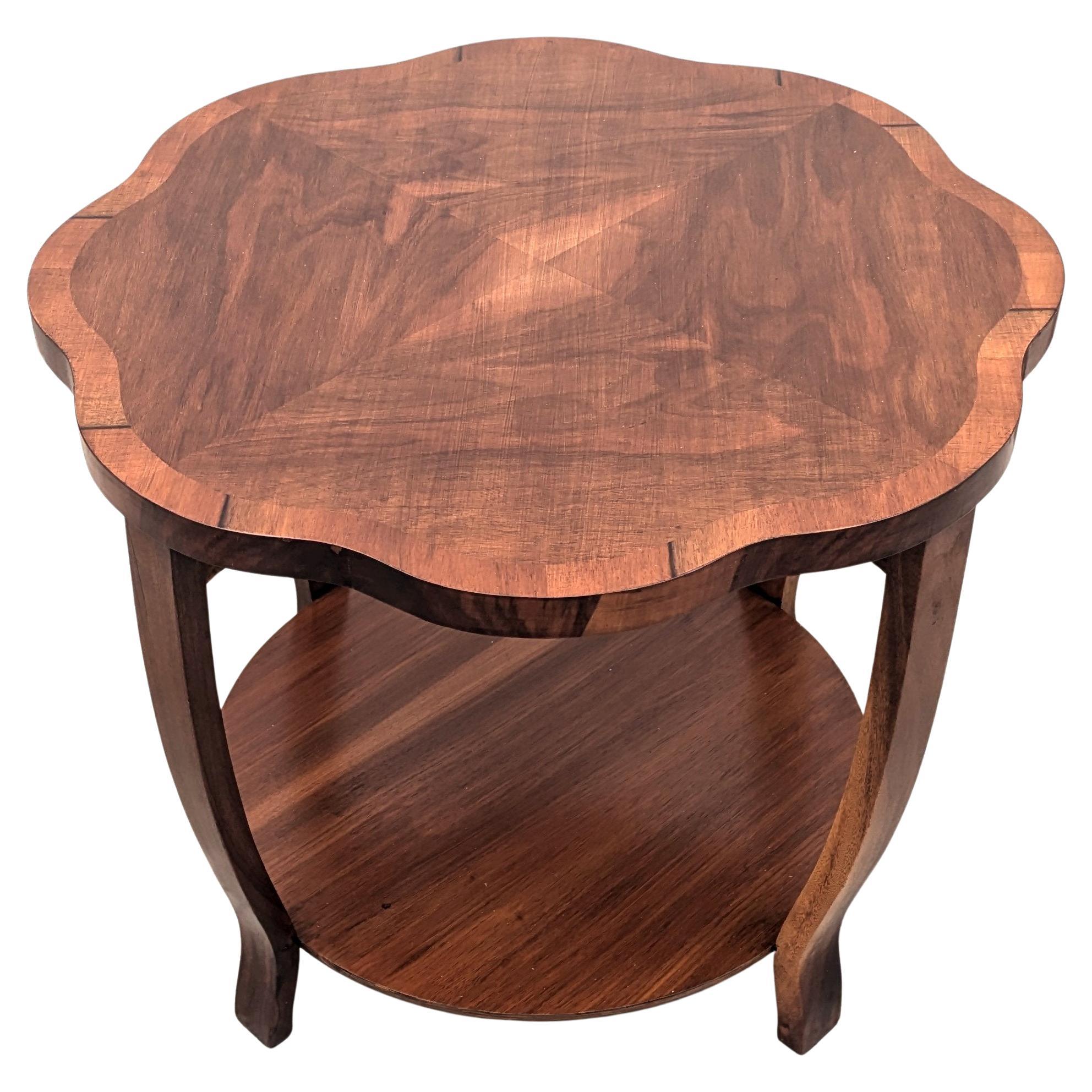 Mesa de centro Art Déco de dos niveles de nogal figurado, inglesa, c1930 en venta 1