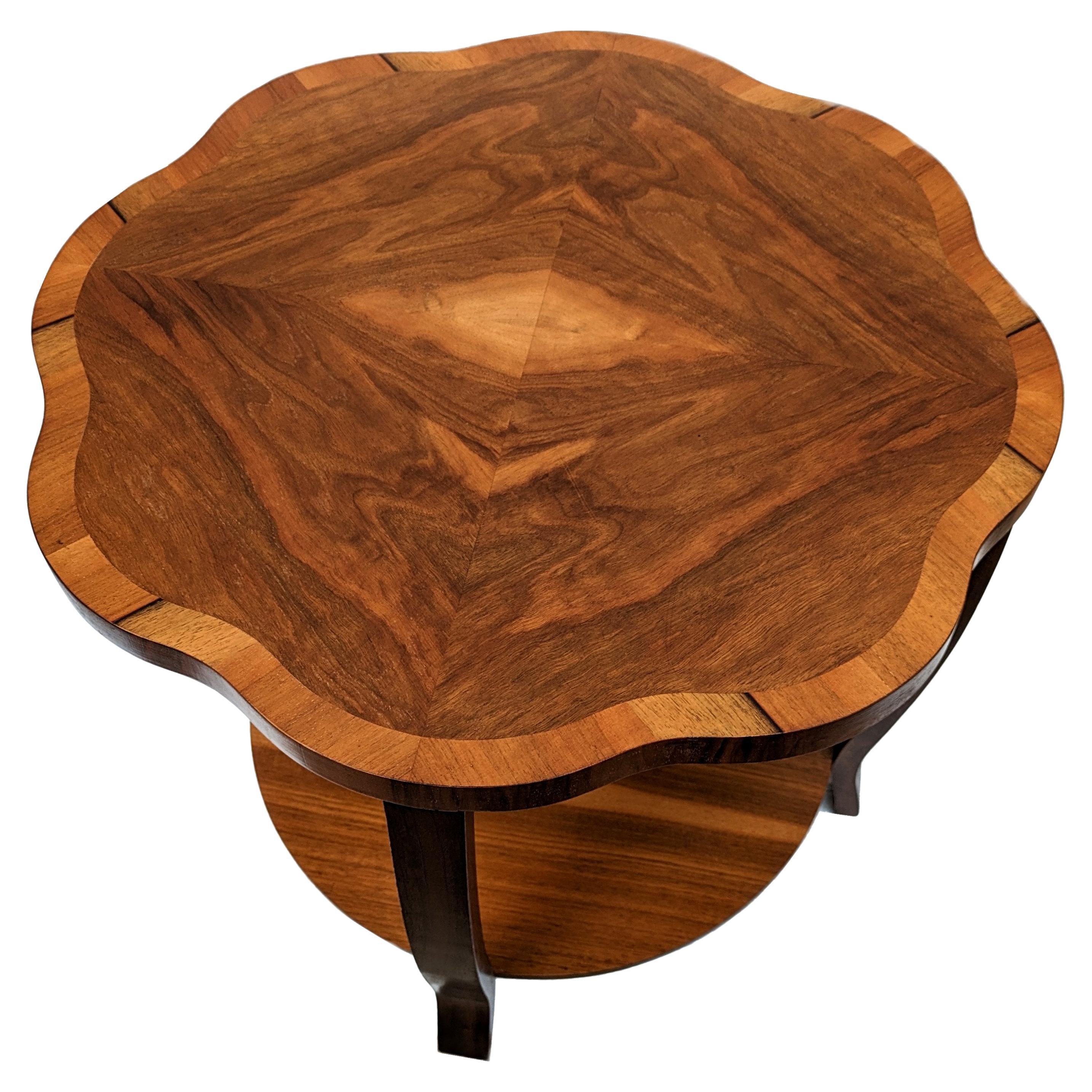 Mesa de centro Art Déco de dos niveles de nogal figurado, inglesa, c1930 en venta