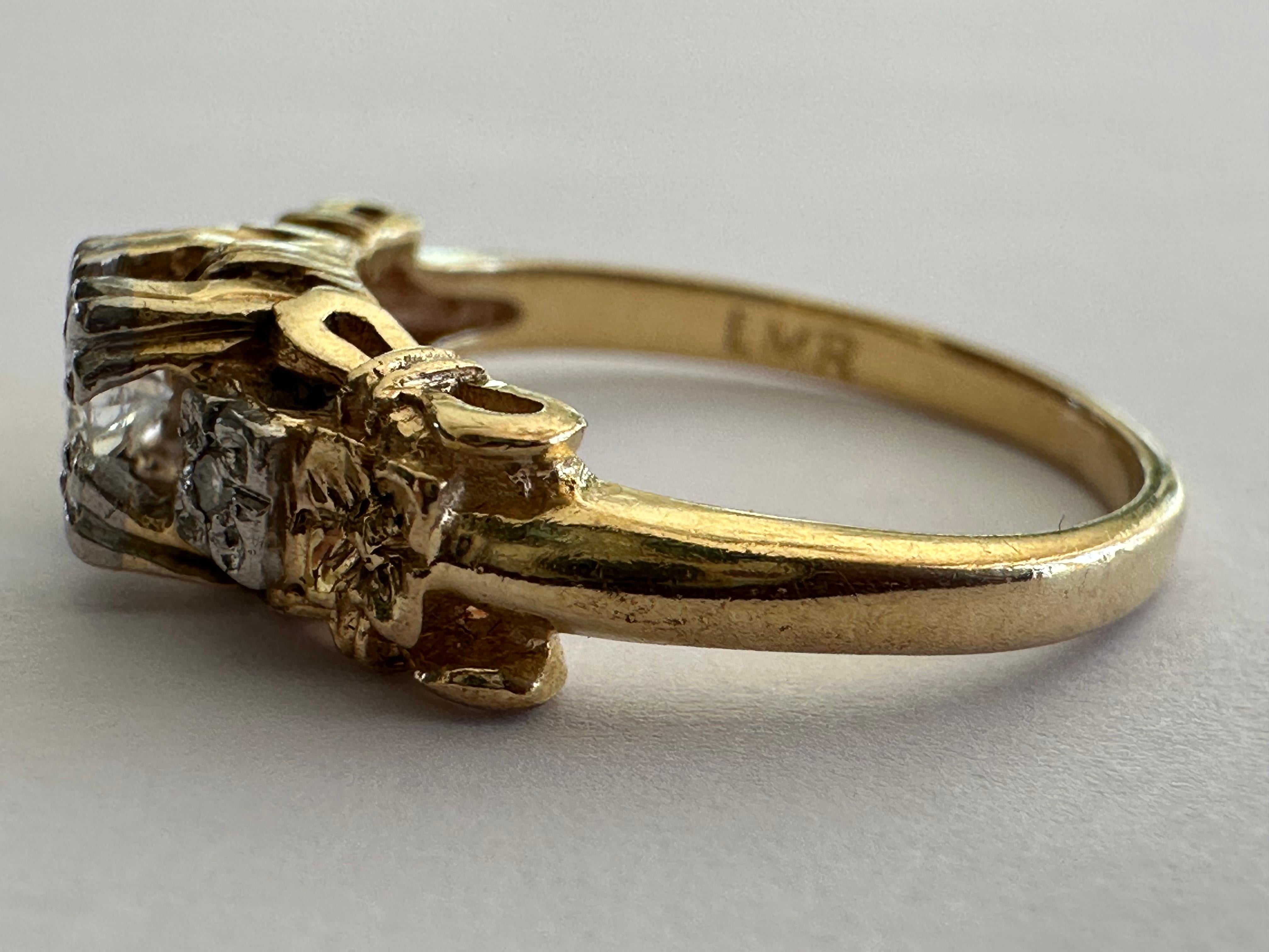 Art Deco Two-Tone Petite Diamond Flower Ring In Good Condition For Sale In Denver, CO