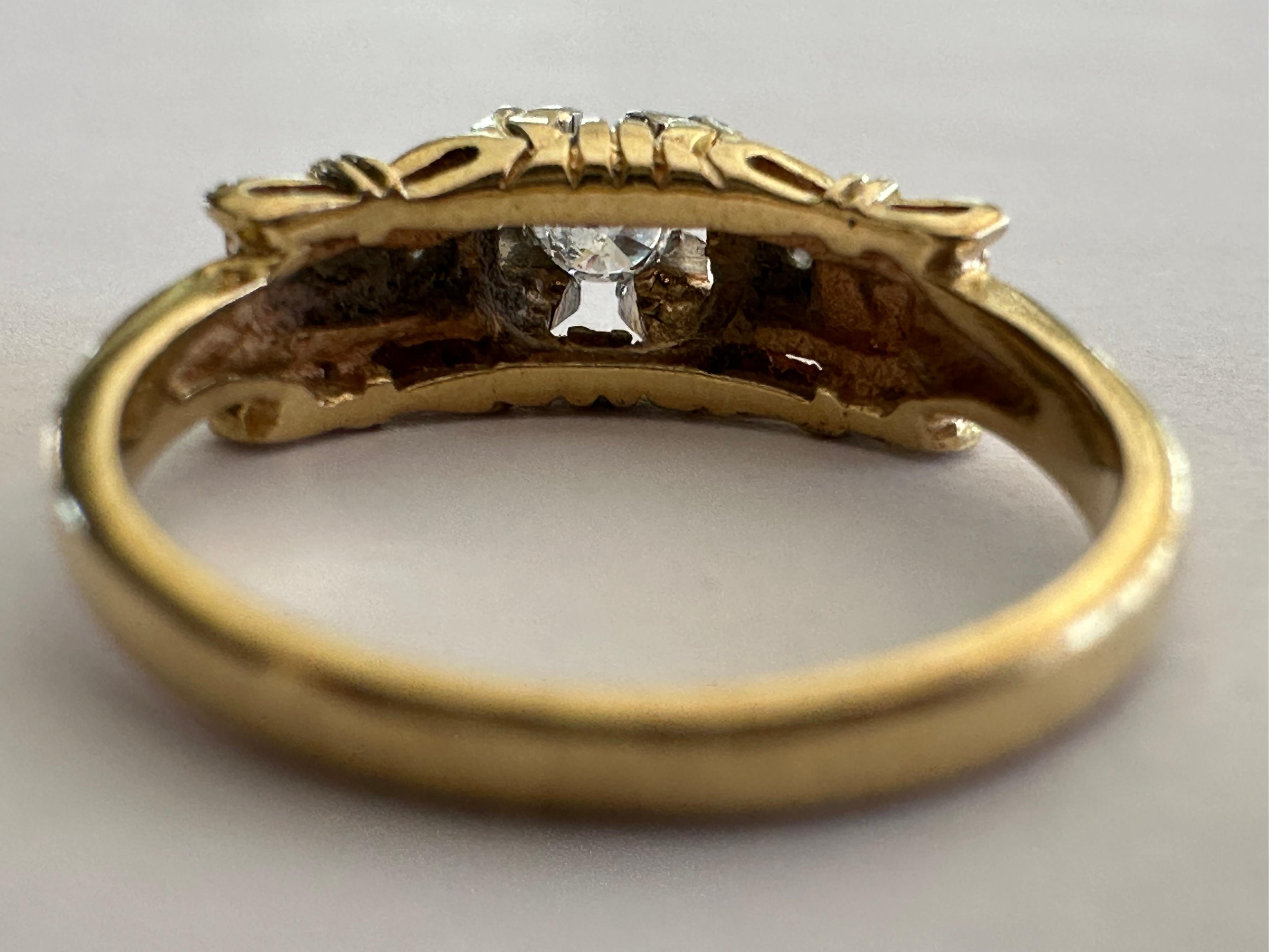 Art Deco Two-Tone Petite Diamond Flower Ring  For Sale 2