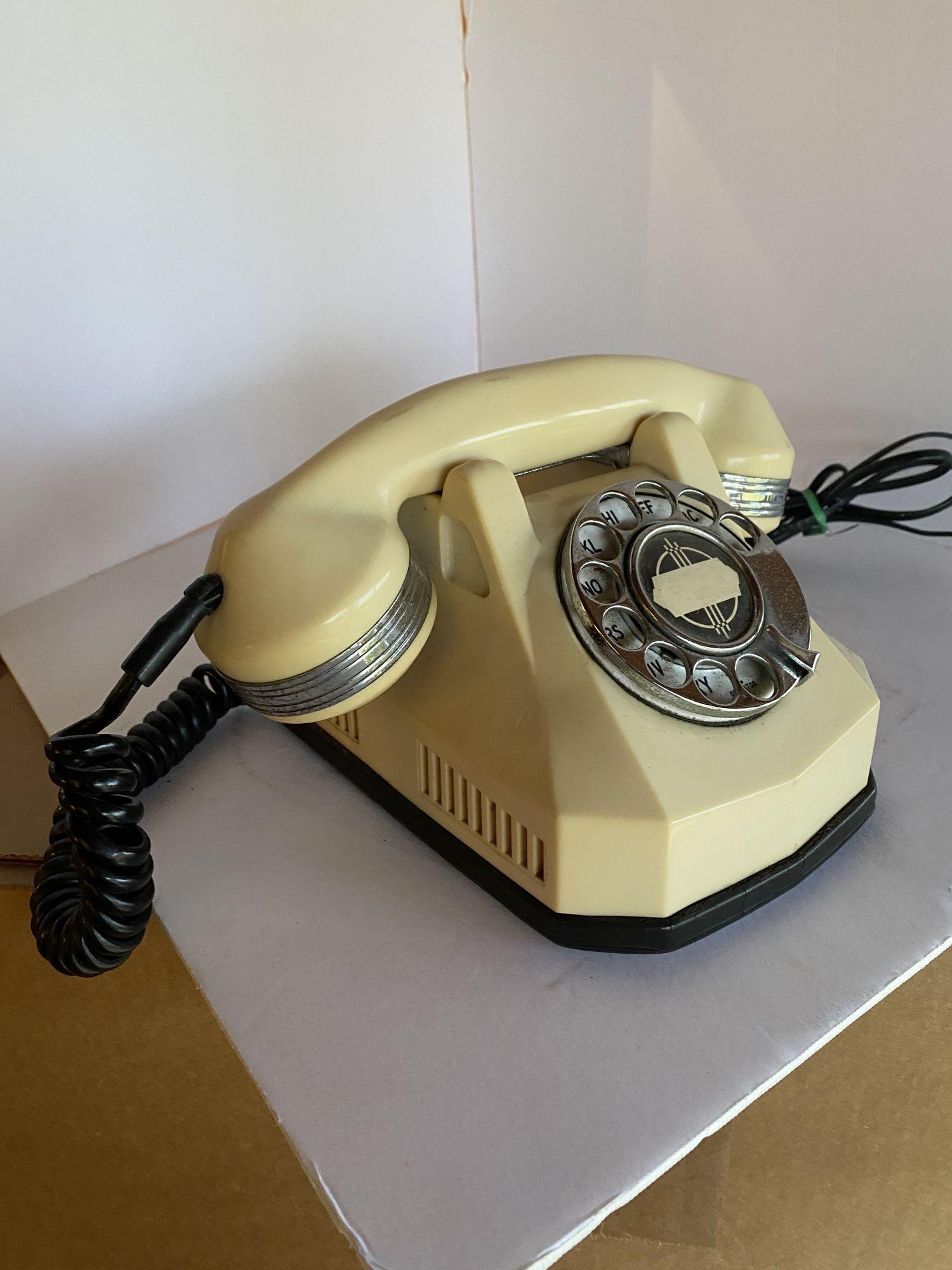 Art Deco Type 40 Ivory Chrome Trim Telephone by Monophone, Circa 1930 In Excellent Condition In Van Nuys, CA