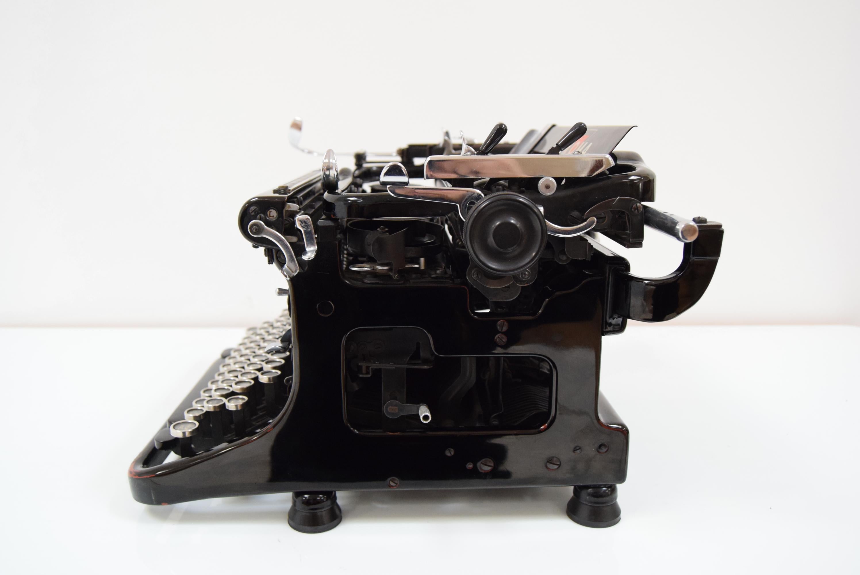 Art Deco Typewriter/Groma, circa 1935 2