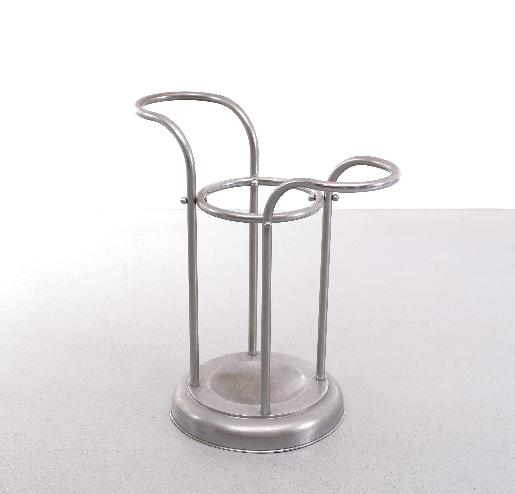 Very nice umbrella stand Nickel on metal. Real period piece.
Dutch 1920/30.
