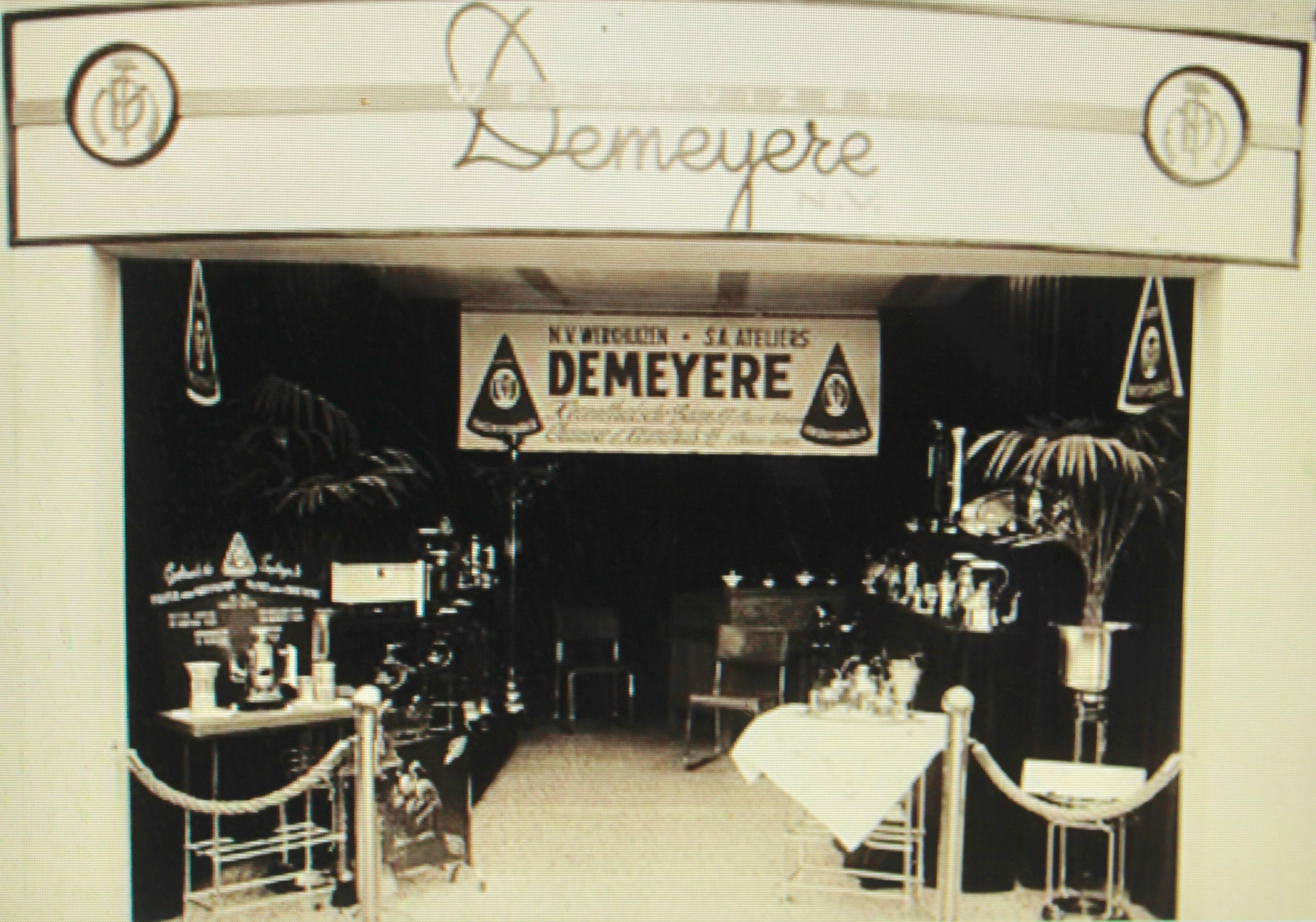 Art Deco Umbrella stand / Jardinière in Chrome and Bakelite by Demeyere, 1931 2