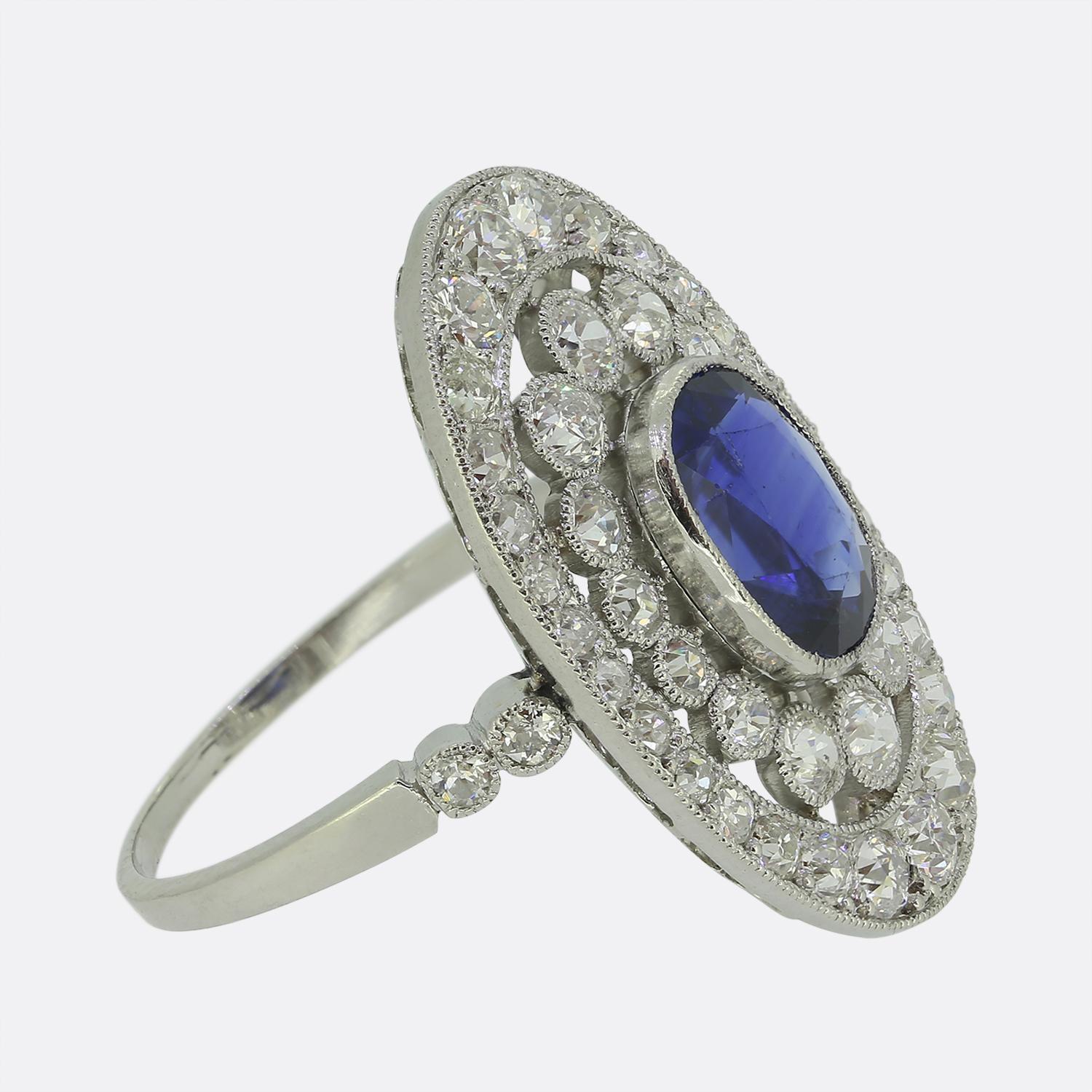 Taglio ovale Anello Art Déco con zaffiro e diamante non riscaldato in vendita