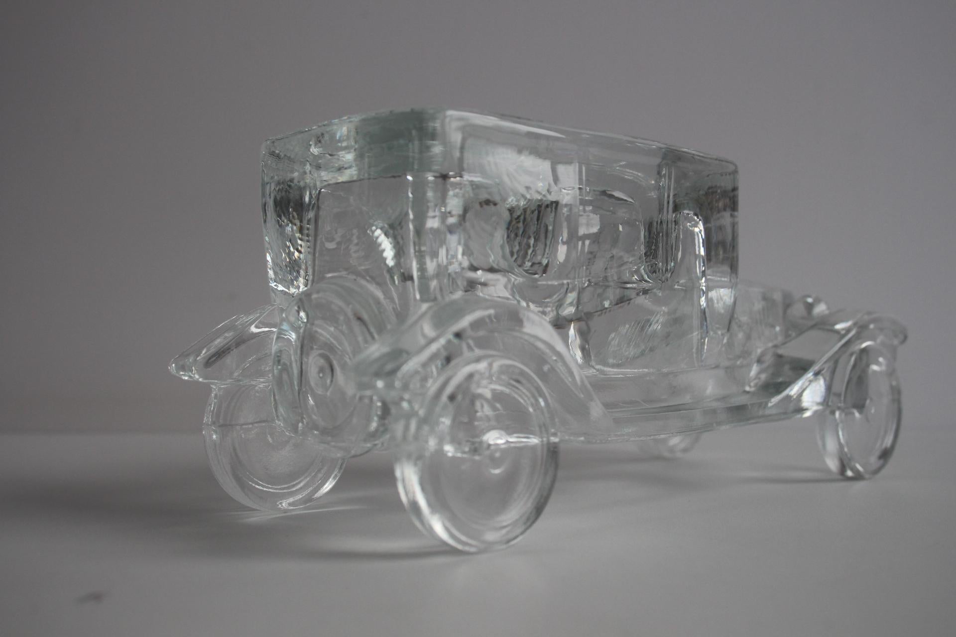 Pressato Fermacarte in vetro antico unico in stile Art Deco, TATRA 11, circa 1920. in vendita