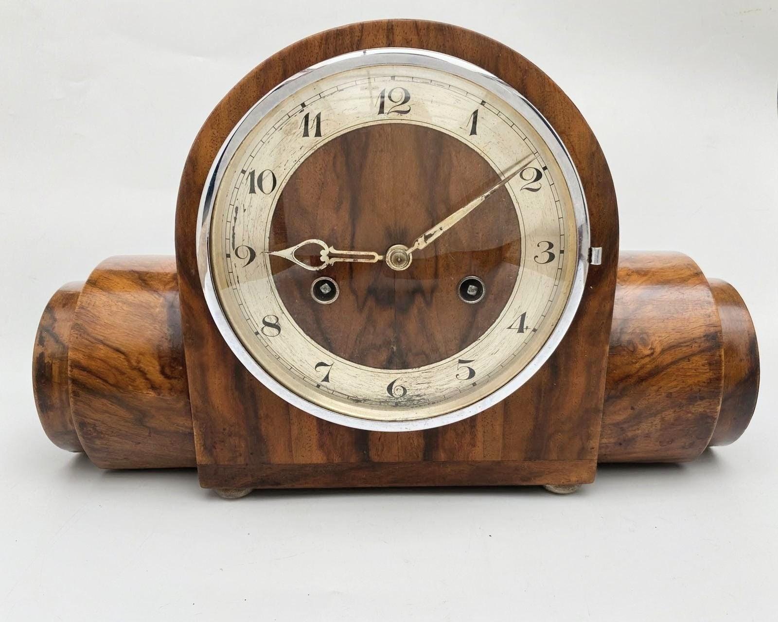 Art Deco Unusual 8 Day Striking Walnut  Mantle Clock, English, c1930 en vente 3
