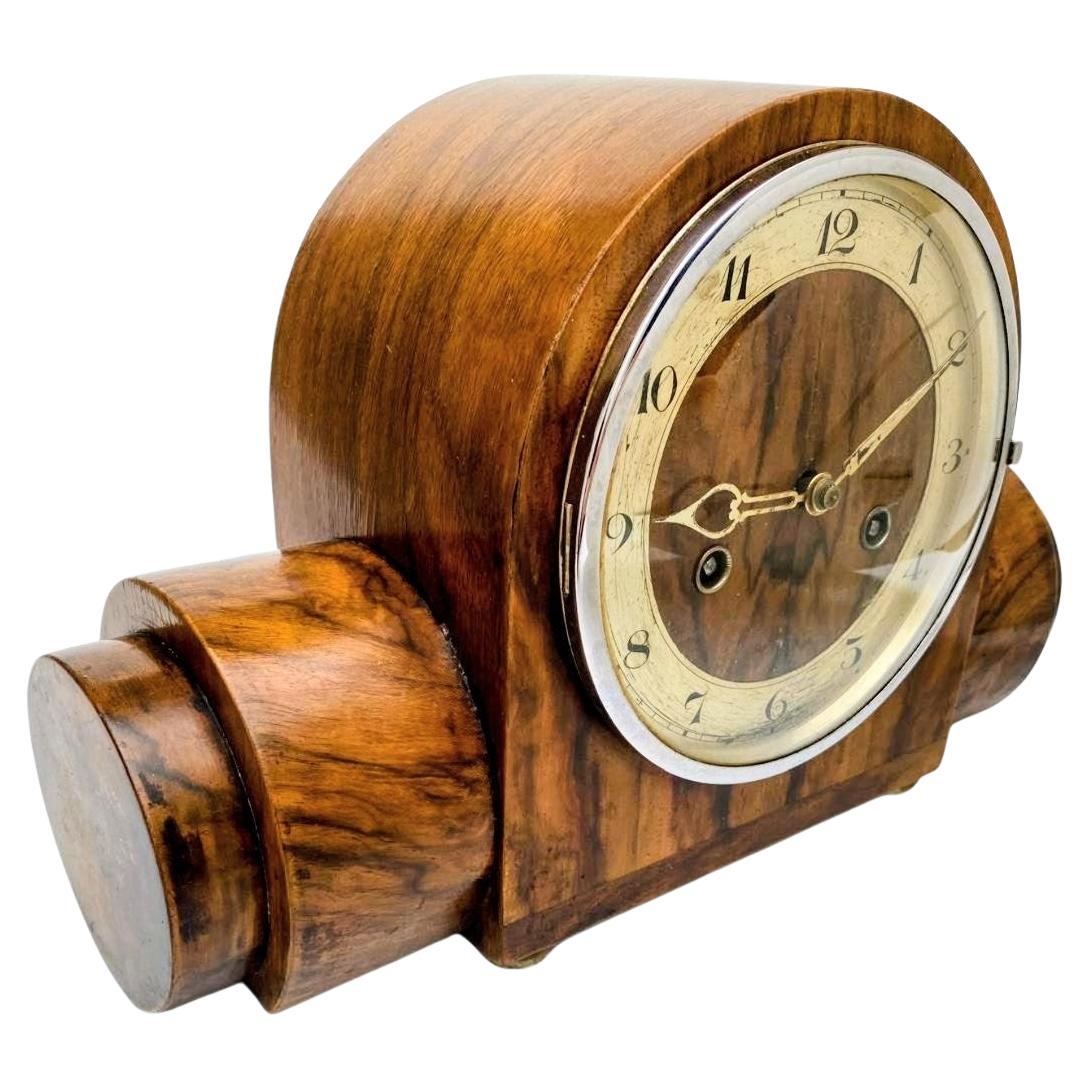 Art déco Art Deco Unusual 8 Day Striking Walnut  Mantle Clock, English, c1930 en vente