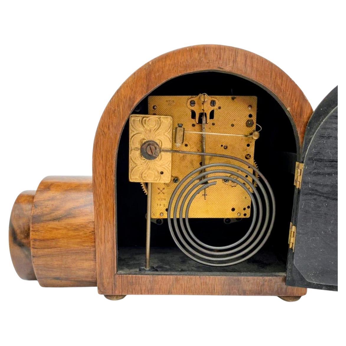 Anglais Art Deco Unusual 8 Day Striking Walnut  Mantle Clock, English, c1930 en vente