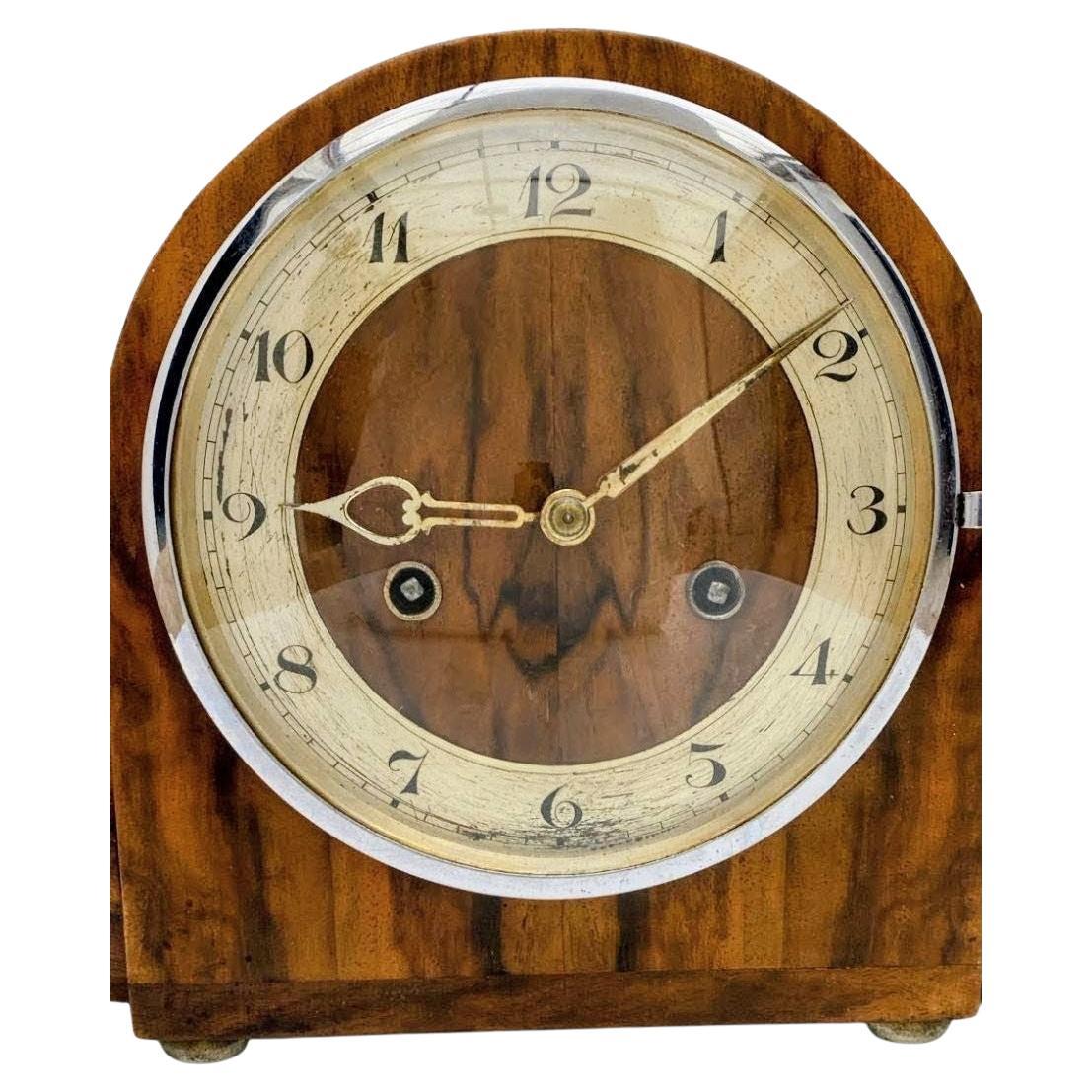 Art Deco Unusual 8 Day Striking Walnut  Mantle Clock, English, c1930 en vente 1