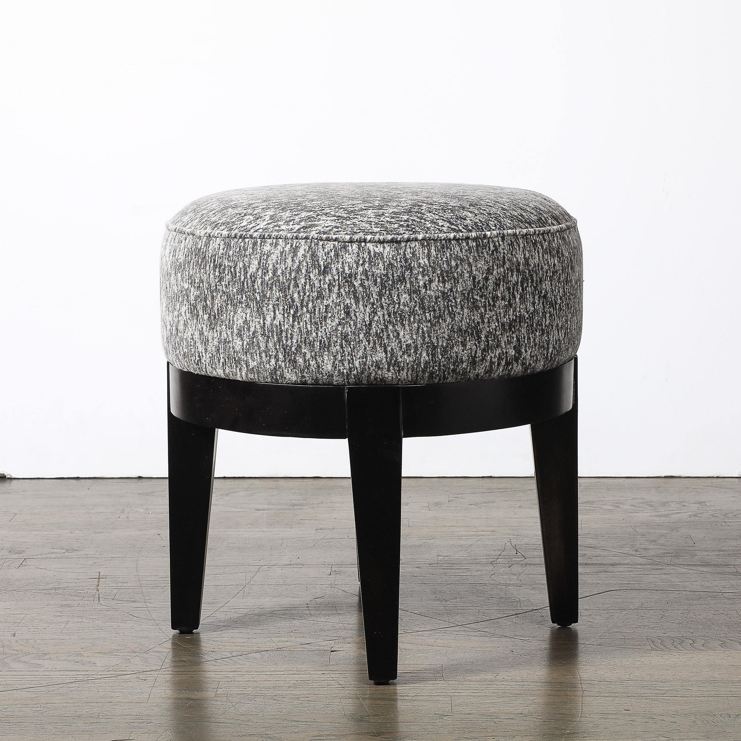 Art Deco gepolsterter Hocker in Nussbaum ebonisiert im Zustand „Hervorragend“ im Angebot in New York, NY