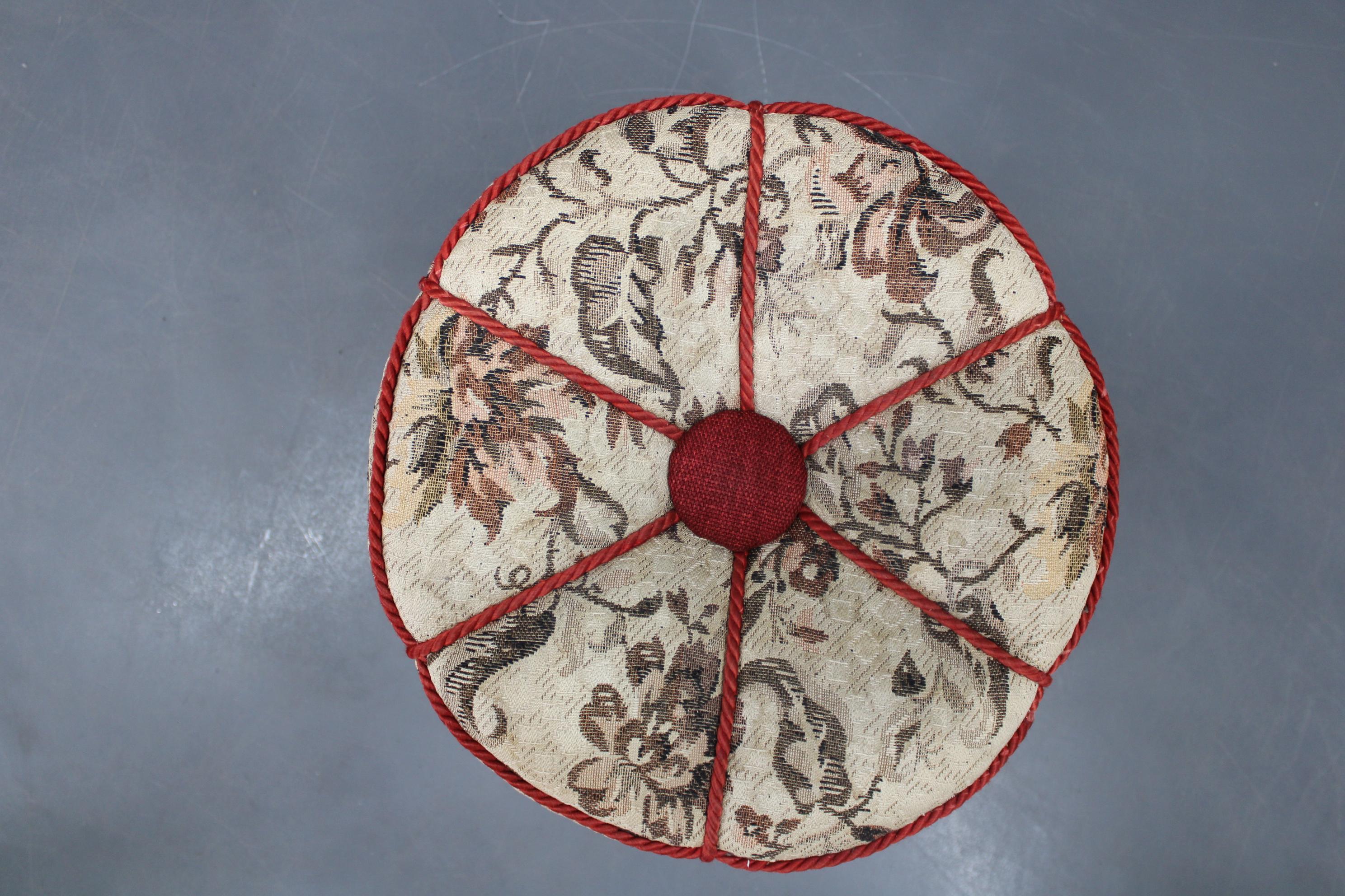 Art Deco Upholstered Stool with Floral Fabric, Czechoslovakia, 1930s Art Decó en venta