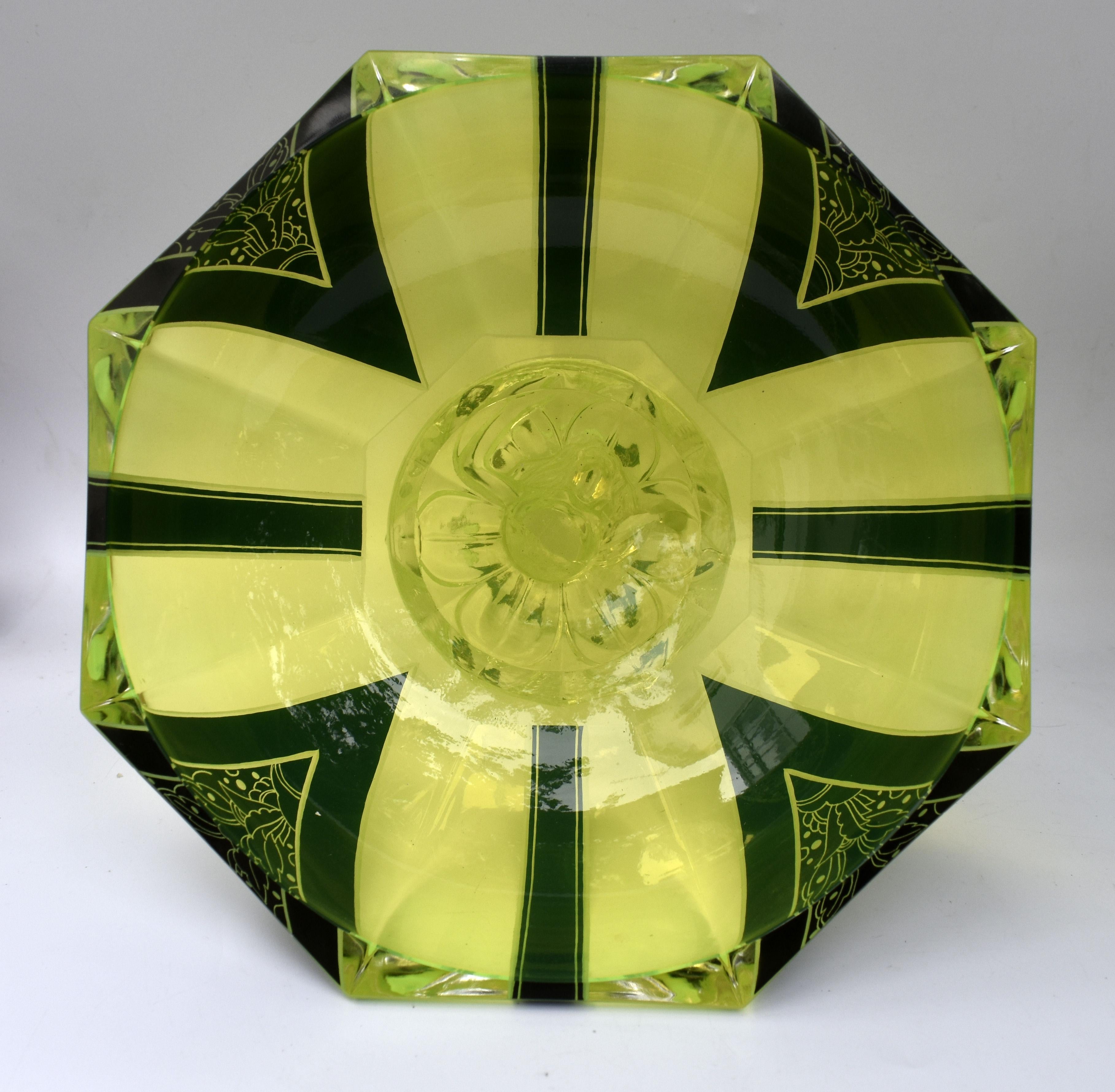 Art Deco Uranium Glass Comport Centrepiece, c1930 4