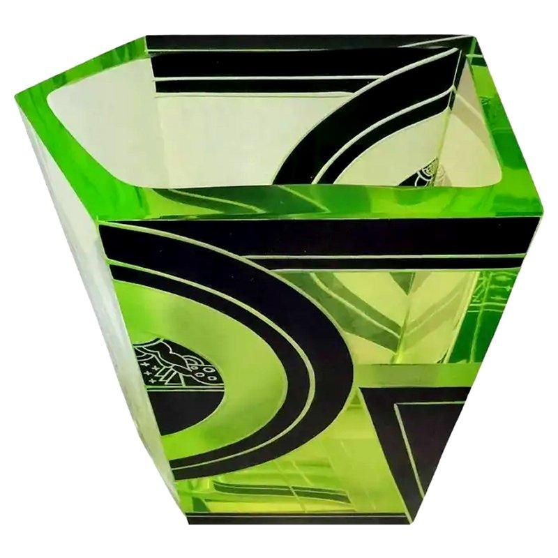 Uraniumglasvase im Art déco-Stil von Karl Palda, um 1930 (20. Jahrhundert) im Angebot