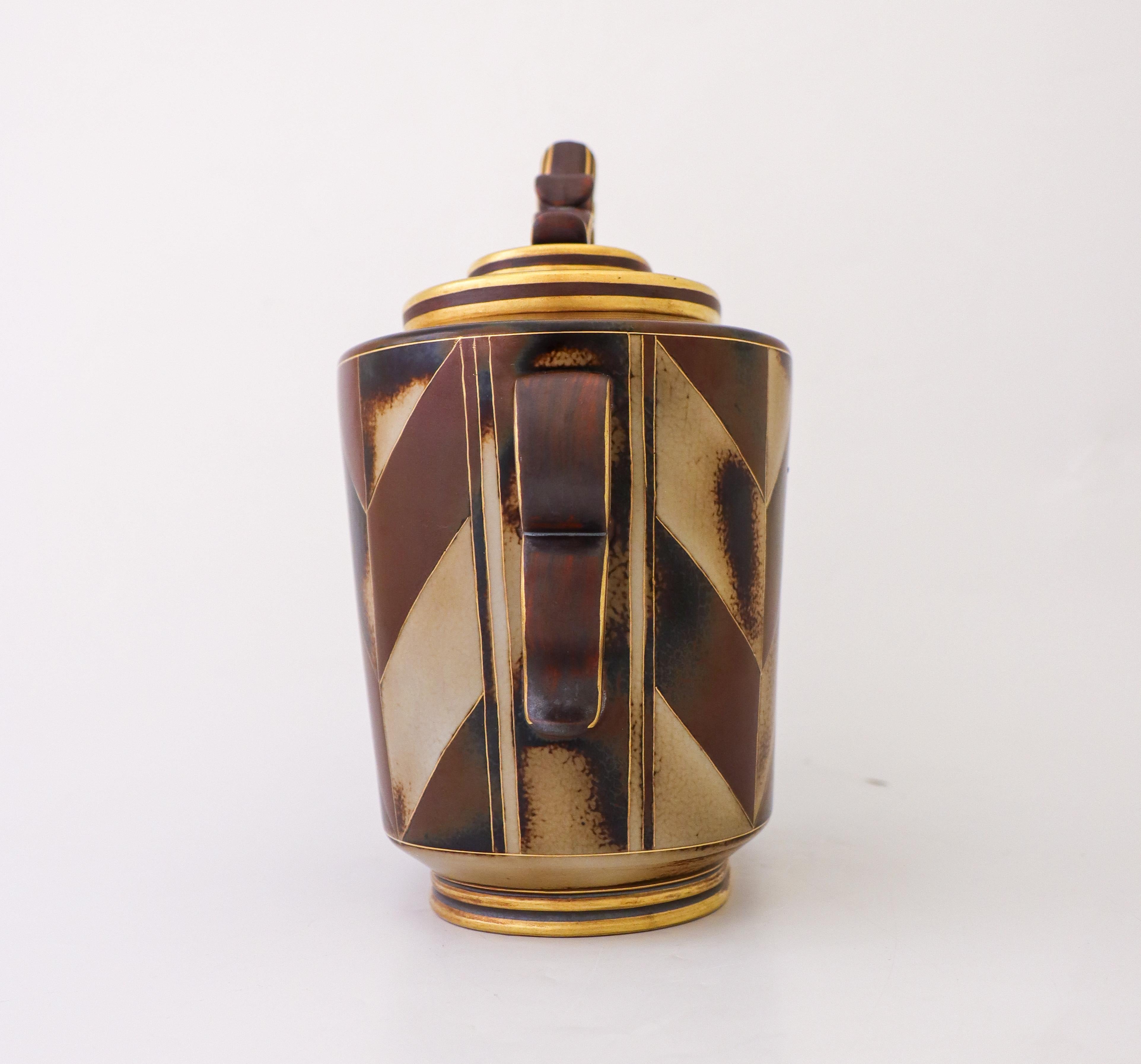 A ceramic urn designed by Gunnar Nylund at Rörstrand. It is 22.5 cm (9